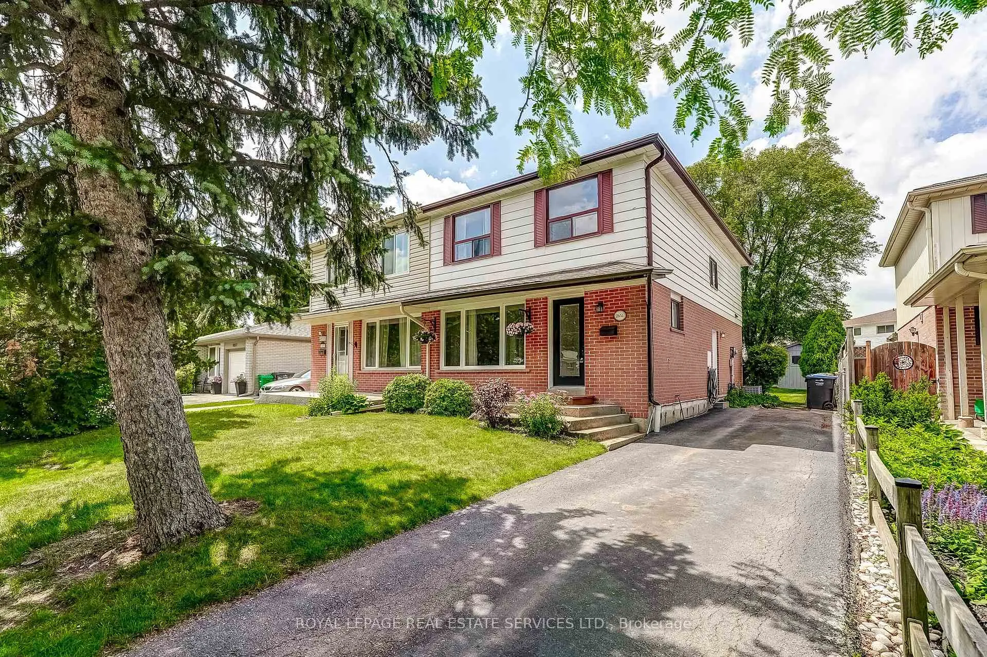 Front of 2651 Hollington Crescent