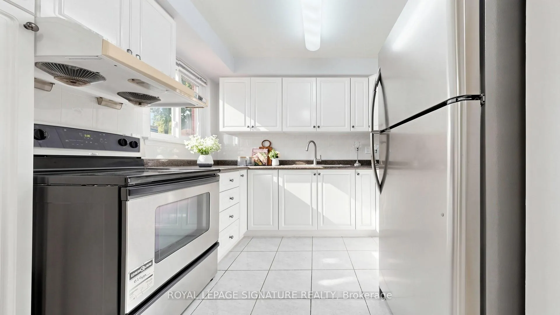 Photo 5 of 12 Linton Court, Markham, Aileen-Willowbrook — HOMEH