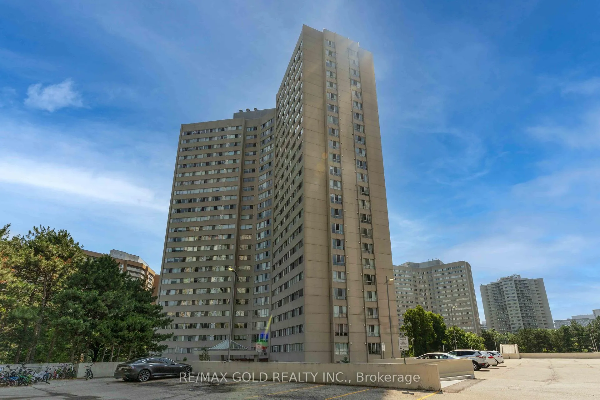 Photo of Unit 2101, 3700 Kaneff Crescent
