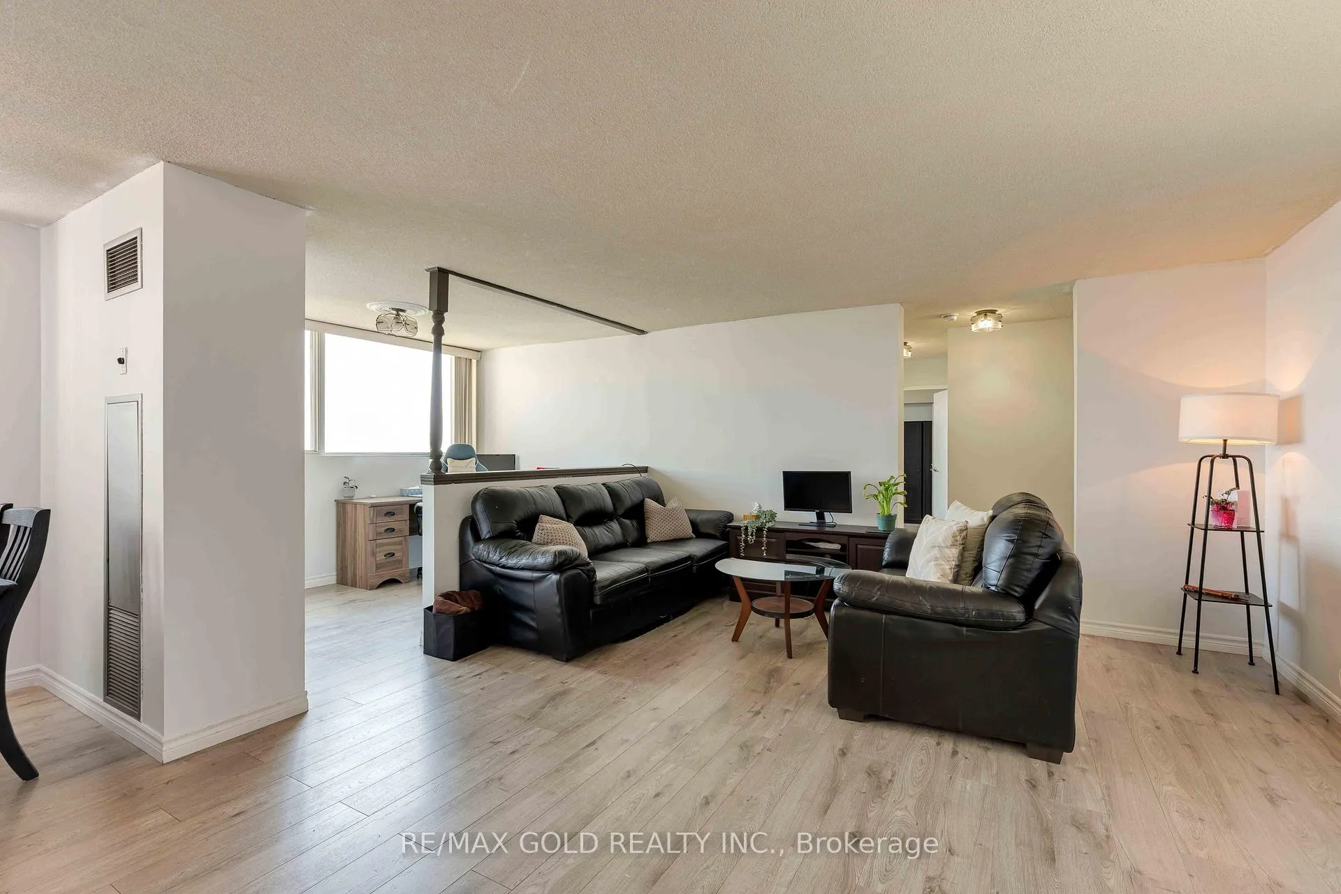 Photo 11 of Unit 2101, 3700 Kaneff Crescent, Mississauga, Mississauga Valleys — HOMEH