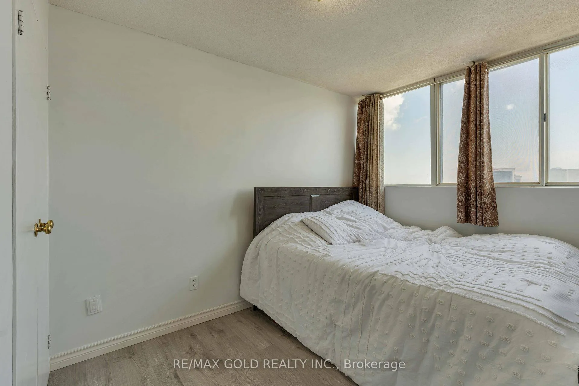 Photo 27 of Unit 2101, 3700 Kaneff Crescent, Mississauga, Mississauga Valleys — HOMEH