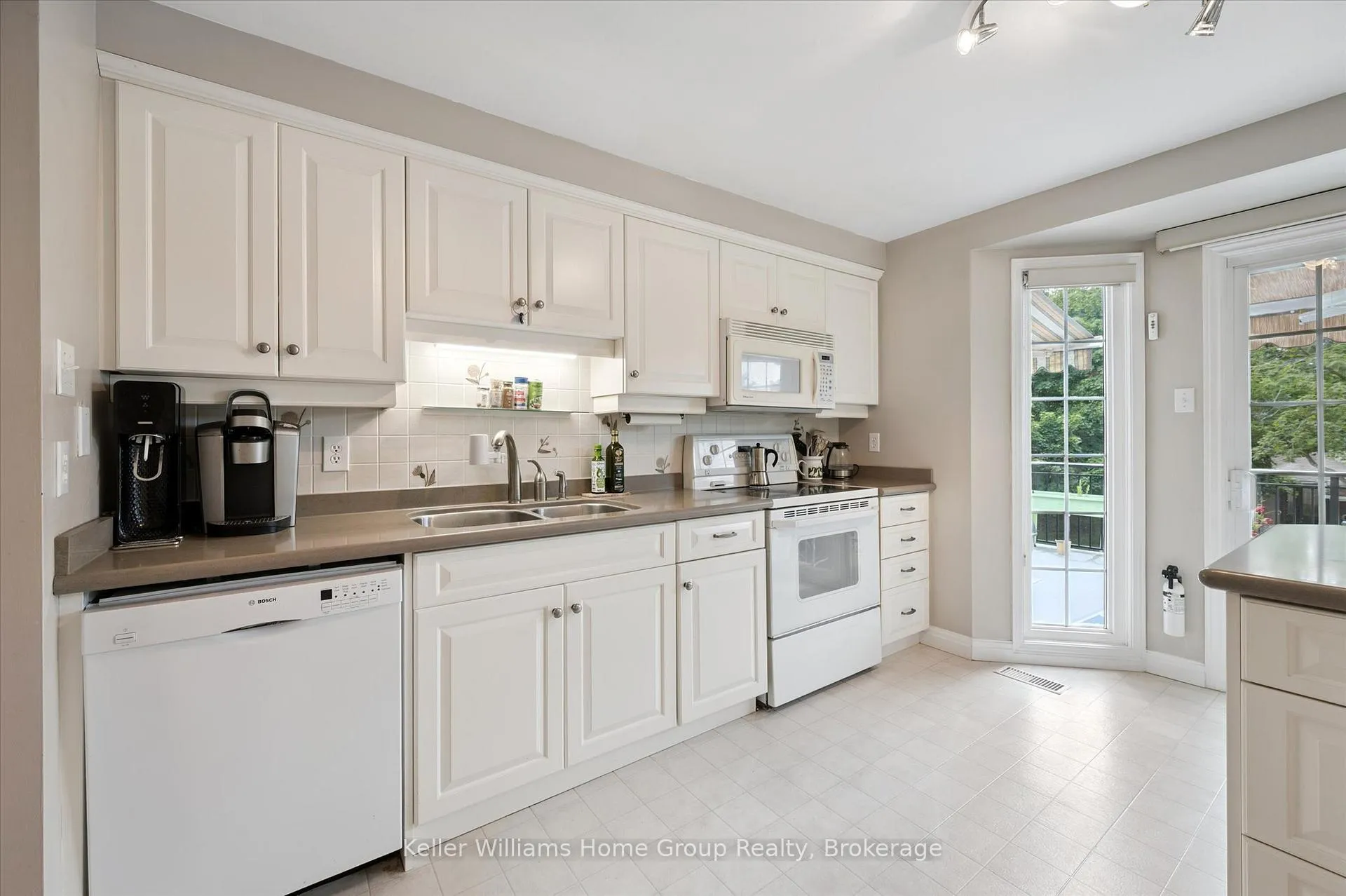 Photo 12 of Unit 4, 106 Woodlawn Road E, Guelph, Victoria North — HOMEH