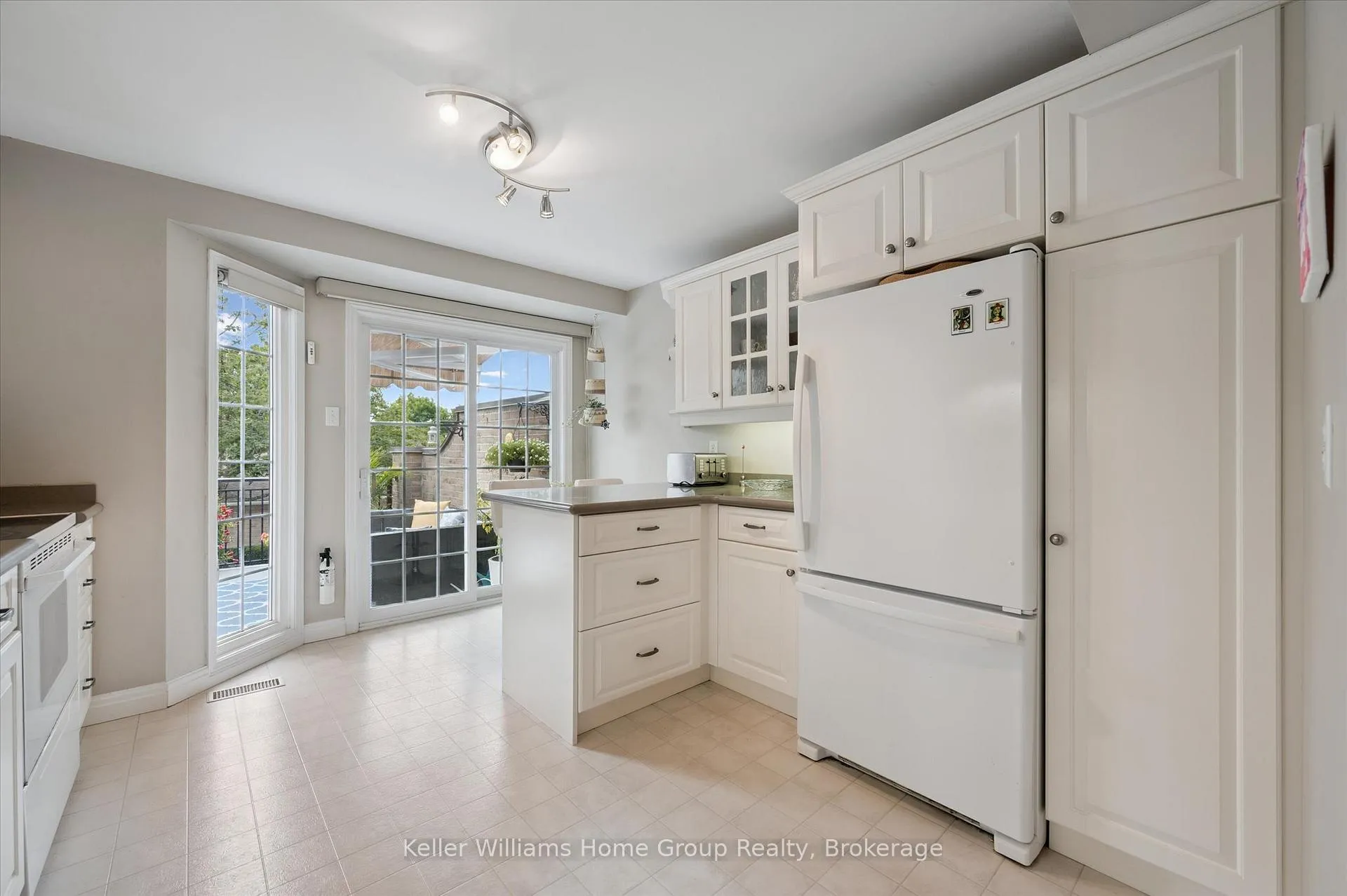 Photo 13 of Unit 4, 106 Woodlawn Road E, Guelph, Victoria North — HOMEH