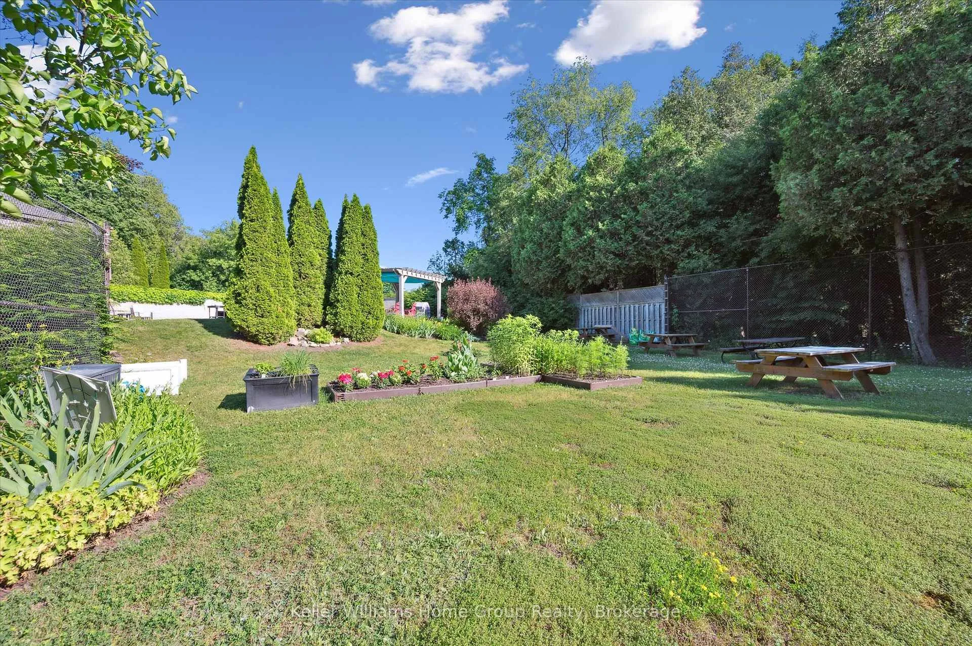 Photo 38 of Unit 4, 106 Woodlawn Road E, Guelph, Victoria North — HOMEH