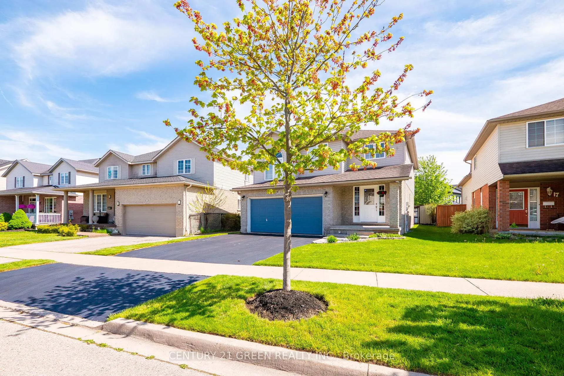 Photo 2 of 21 Hawkswood Drive, Kitchener, Bridgeport — HOMEH