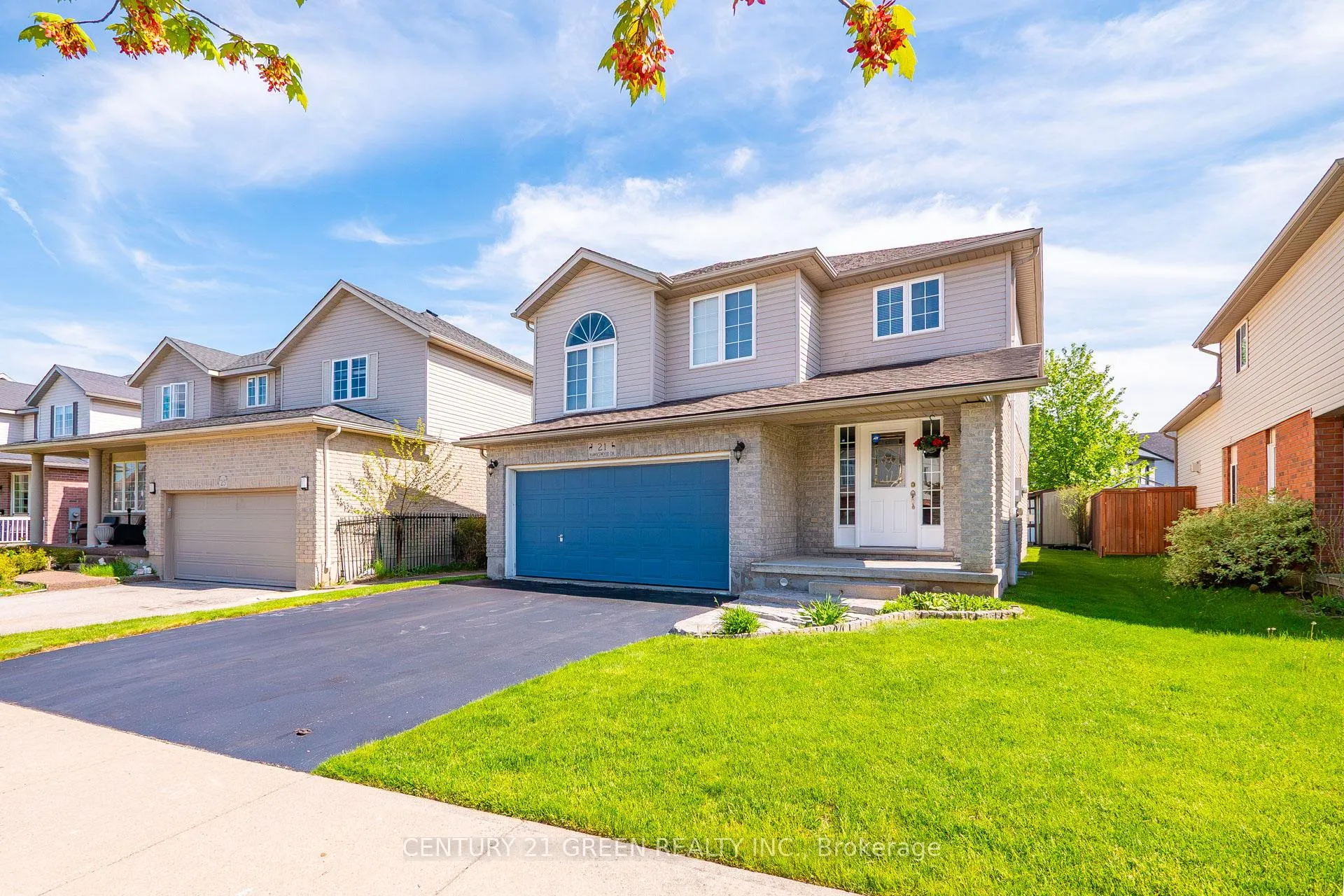 Photo 3 of 21 Hawkswood Drive, Kitchener, Bridgeport — HOMEH