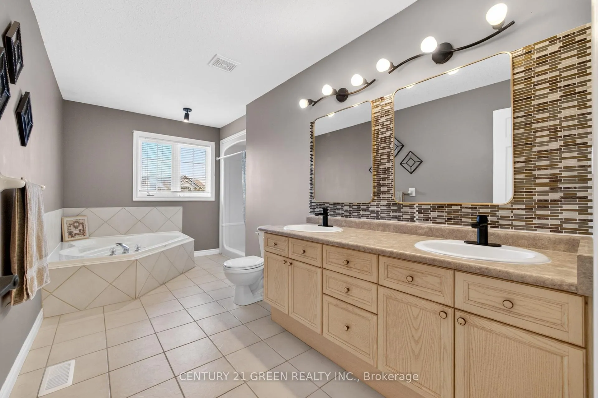 Photo 34 of 21 Hawkswood Drive, Kitchener, Bridgeport — HOMEH