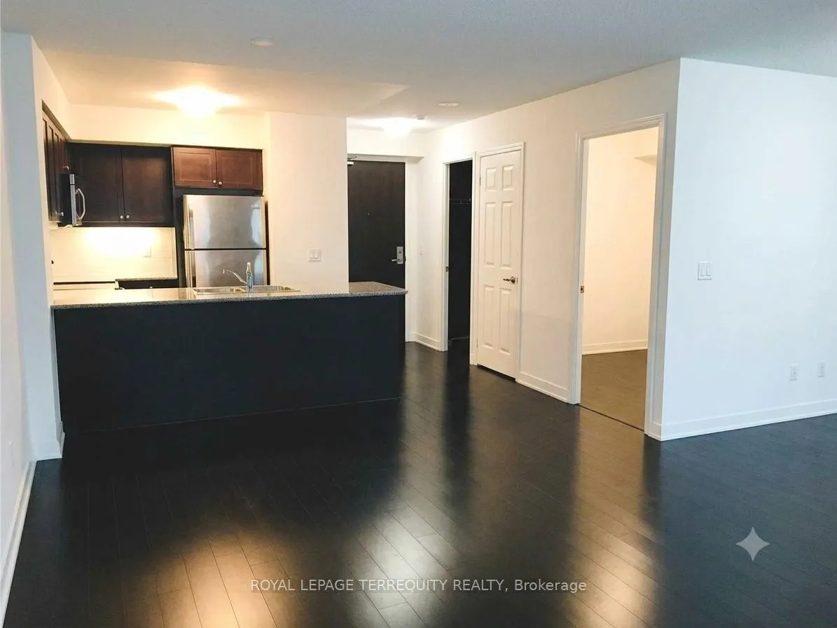 Photo 3 of Unit 803, 19 Grand Trunk Crescent, Toronto, Waterfront Communities — HOMEH