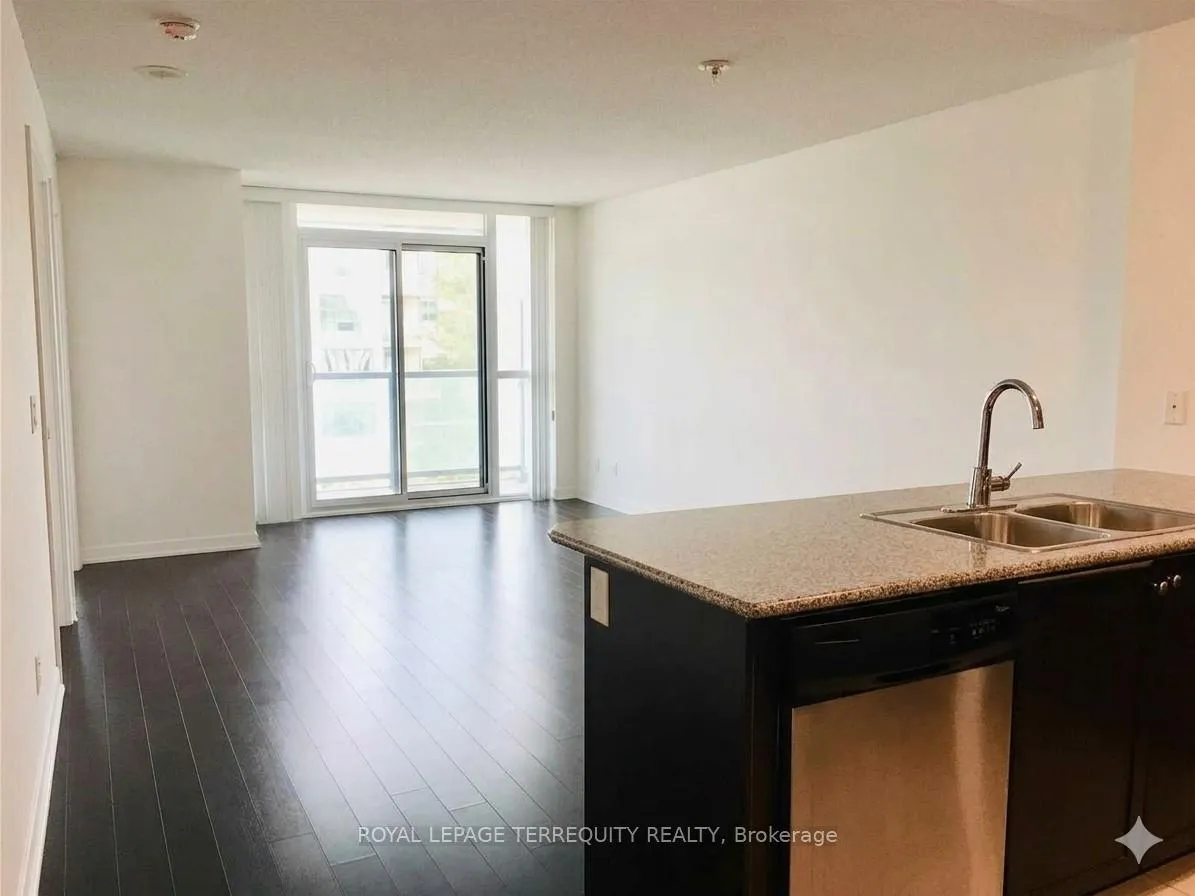 Photo 4 of Unit 803, 19 Grand Trunk Crescent, Toronto, Waterfront Communities — HOMEH