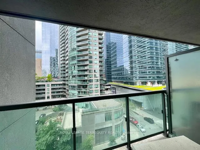 Photo 16 of Unit 803, 19 Grand Trunk Crescent, Toronto, Waterfront Communities — HOMEH
