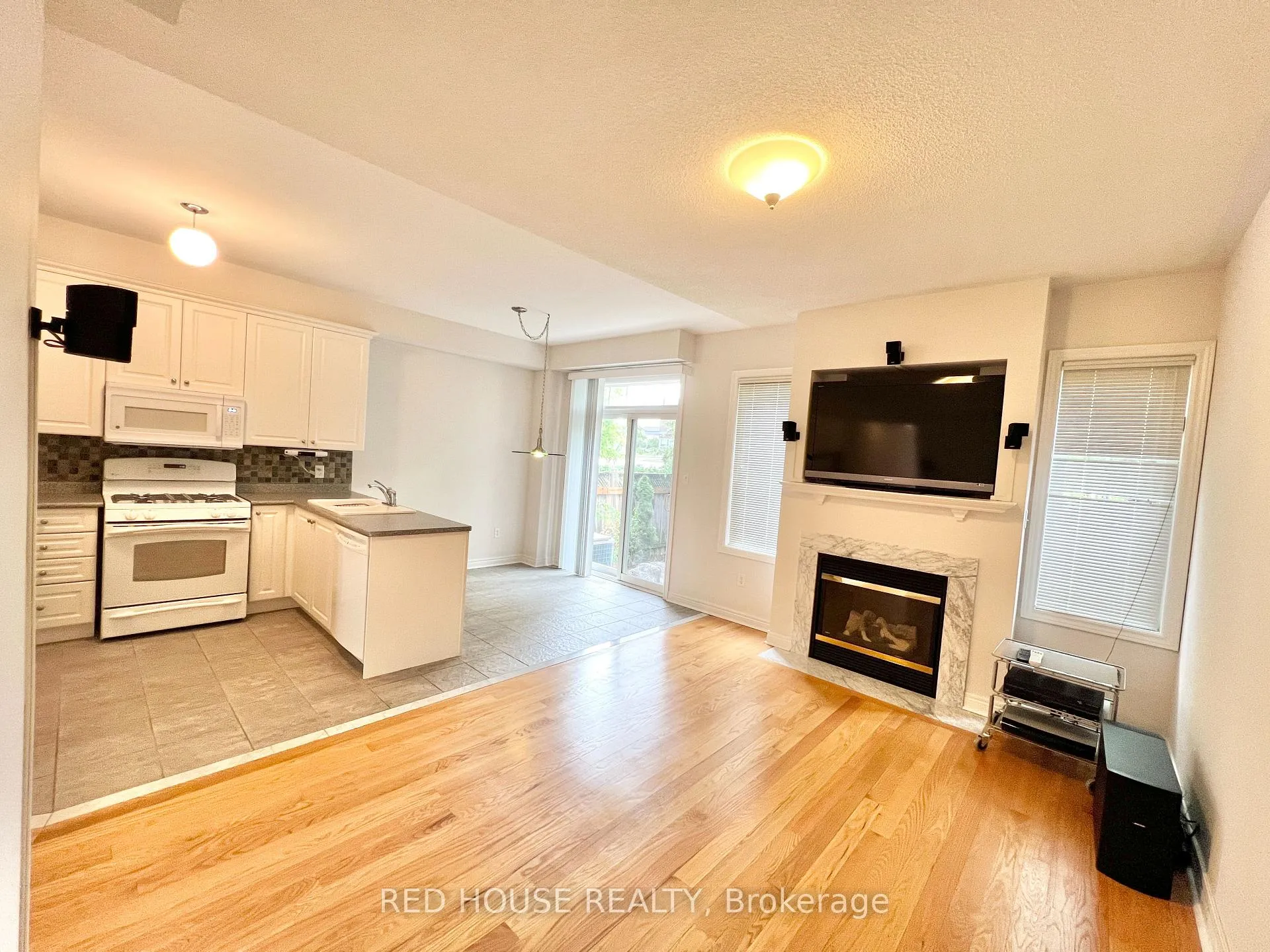 Photo 2 of 30 Clovis Street, Vaughan, Patterson — HOMEH