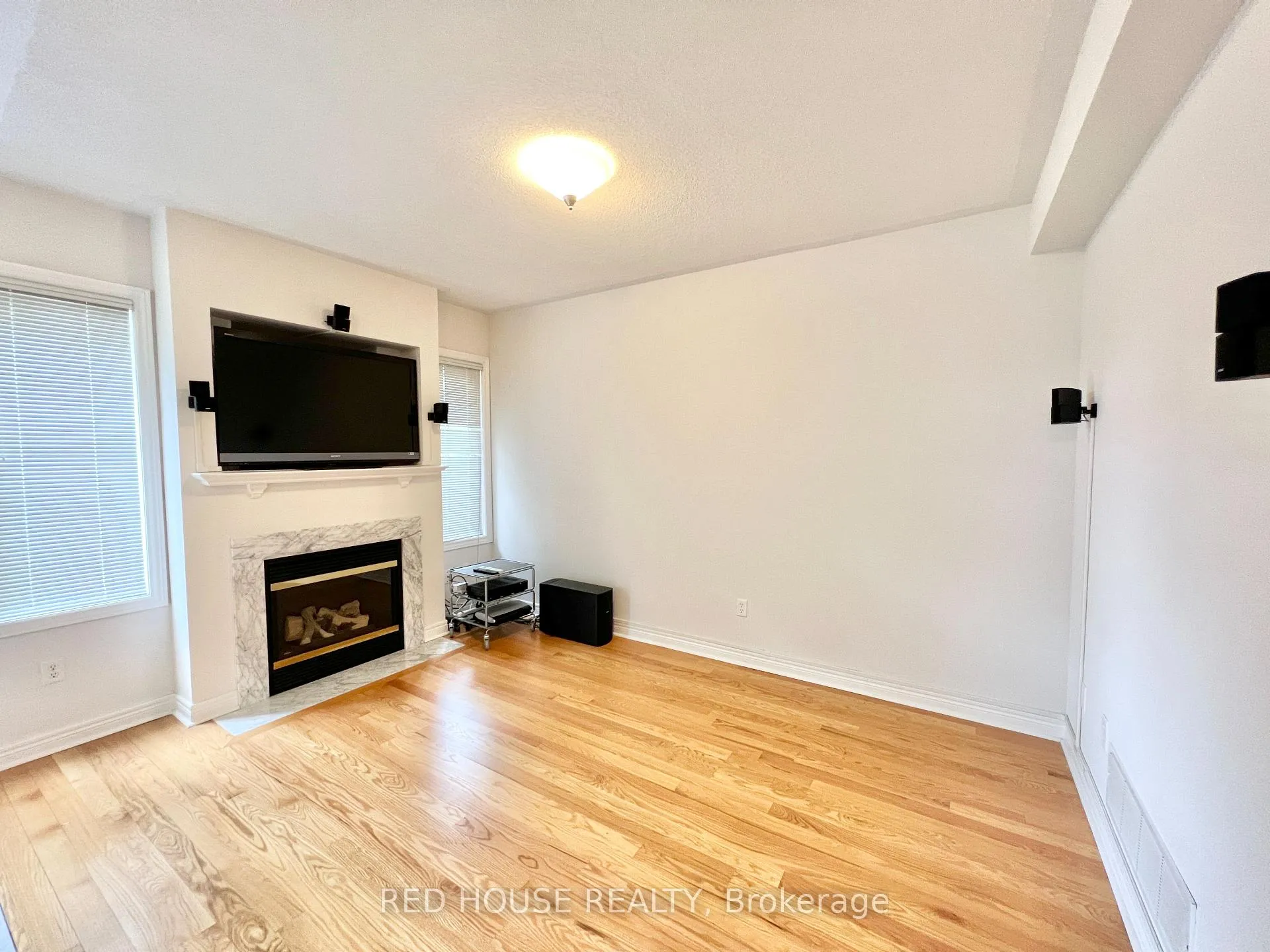 Photo 3 of 30 Clovis Street, Vaughan, Patterson — HOMEH