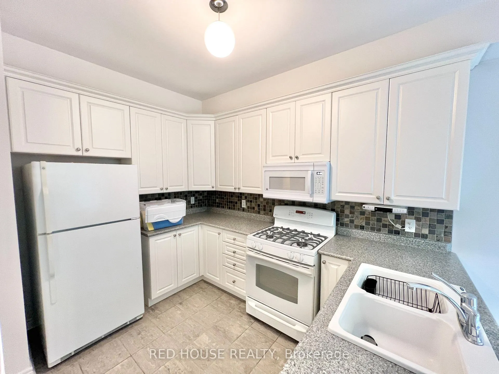 Photo 5 of 30 Clovis Street, Vaughan, Patterson — HOMEH