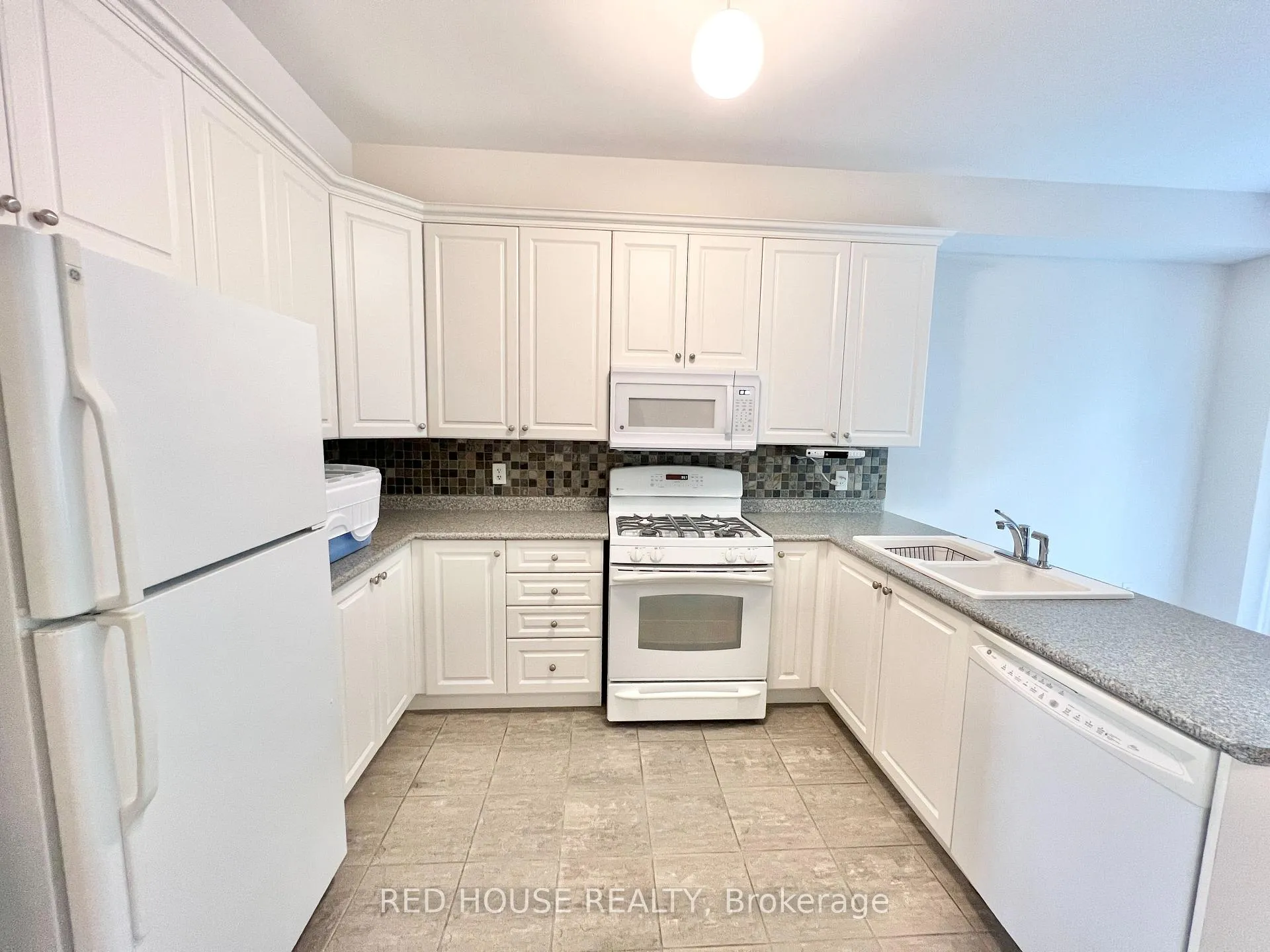 Photo 6 of 30 Clovis Street, Vaughan, Patterson — HOMEH