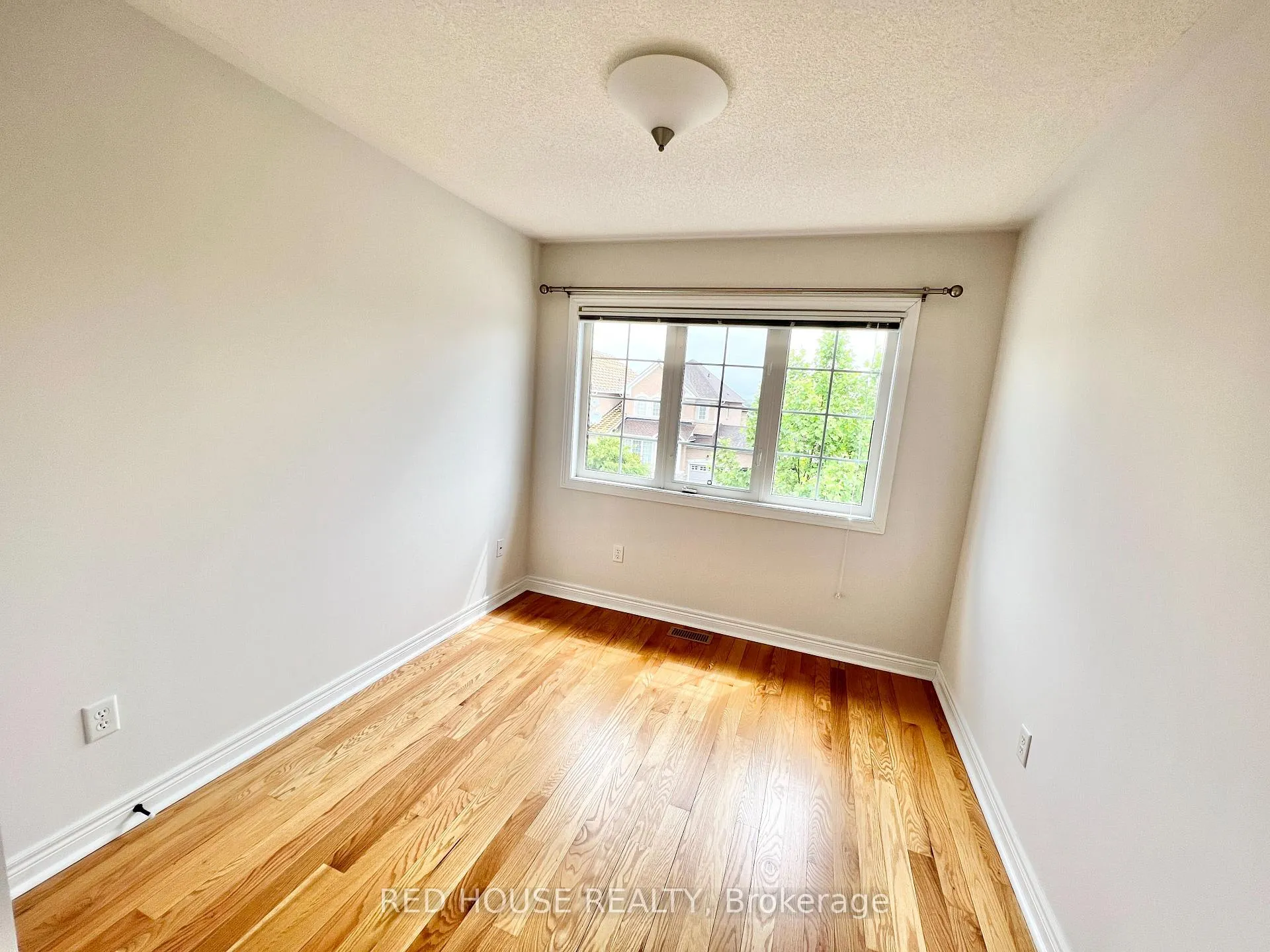 Photo 19 of 30 Clovis Street, Vaughan, Patterson — HOMEH
