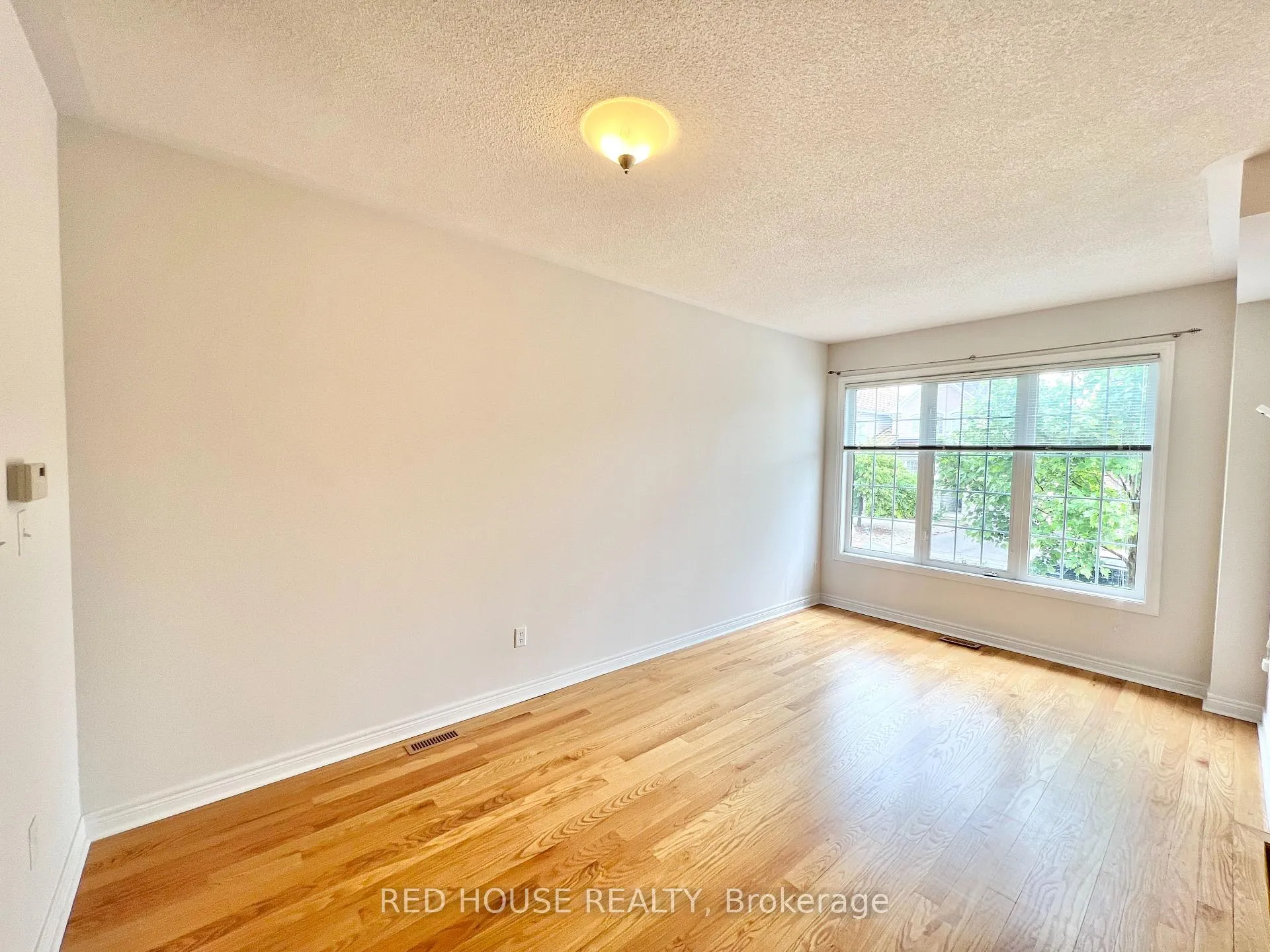 Photo 21 of 30 Clovis Street, Vaughan, Patterson — HOMEH