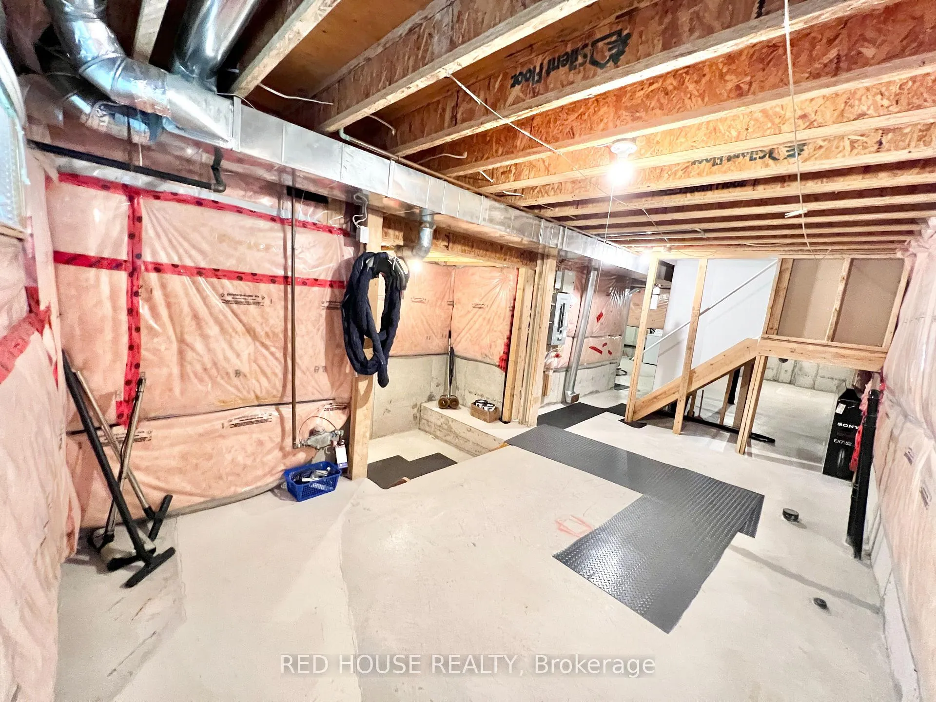 Photo 26 of 30 Clovis Street, Vaughan, Patterson — HOMEH