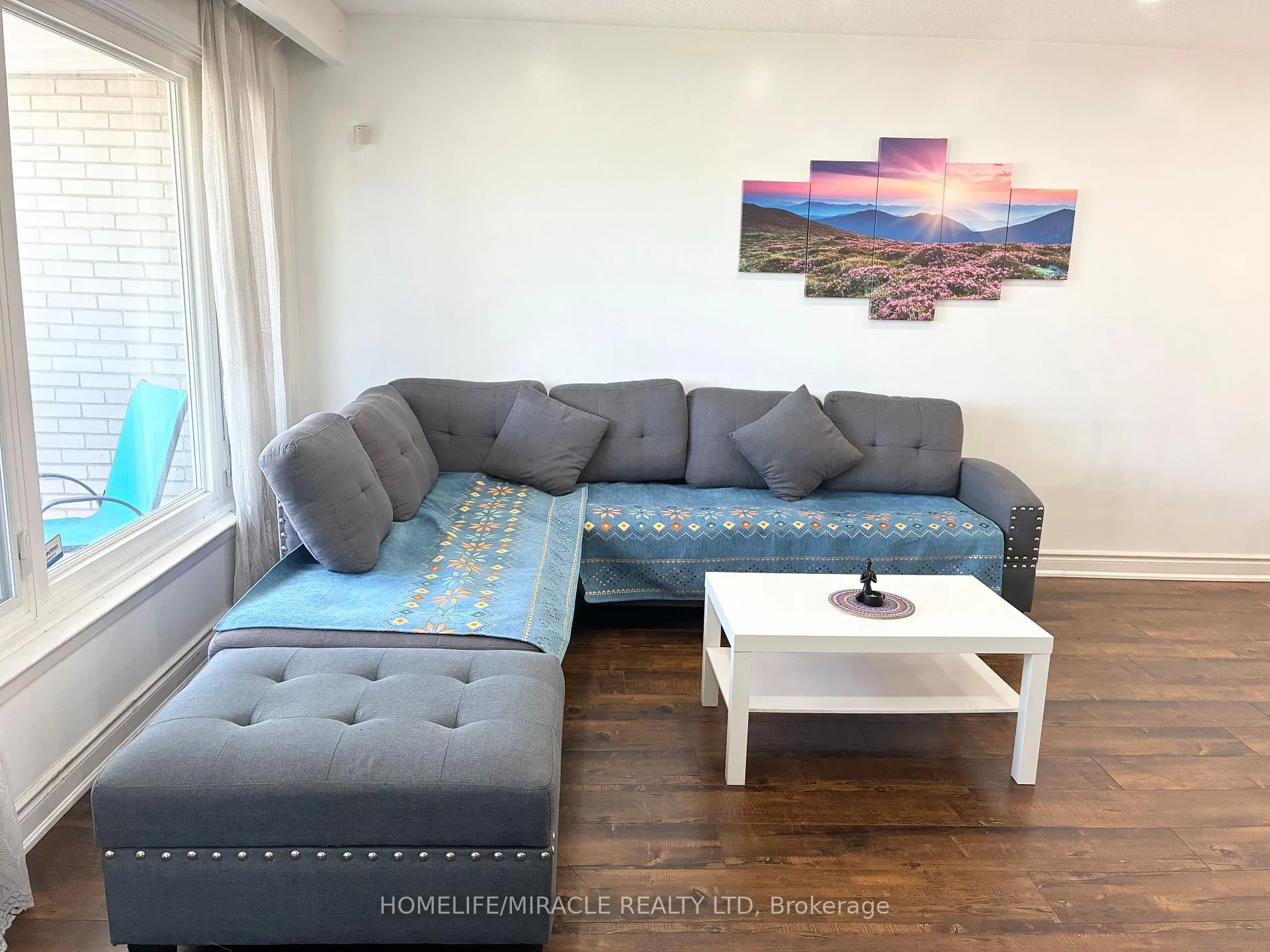 Photo 3 of 3323 Jolliffe Avenue, Mississauga, Malton — HOMEH