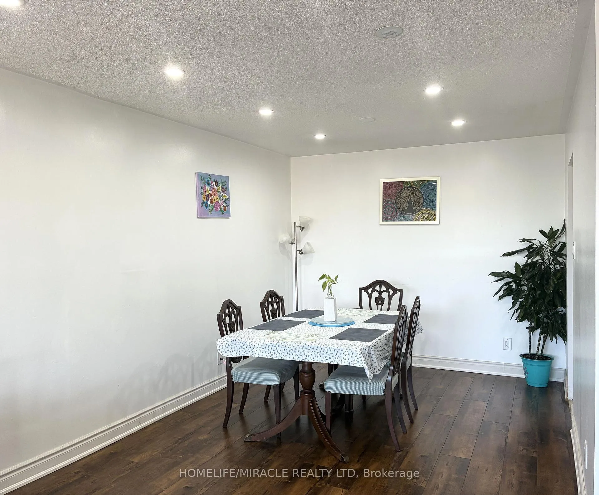 Photo 5 of 3323 Jolliffe Avenue, Mississauga, Malton — HOMEH