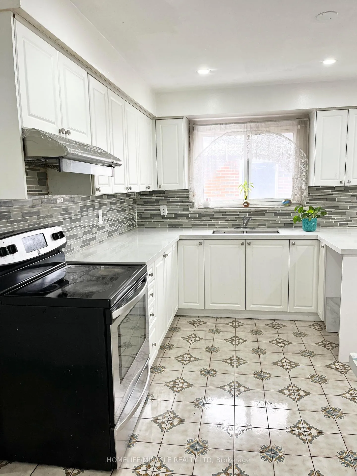 Photo 10 of 3323 Jolliffe Avenue, Mississauga, Malton — HOMEH