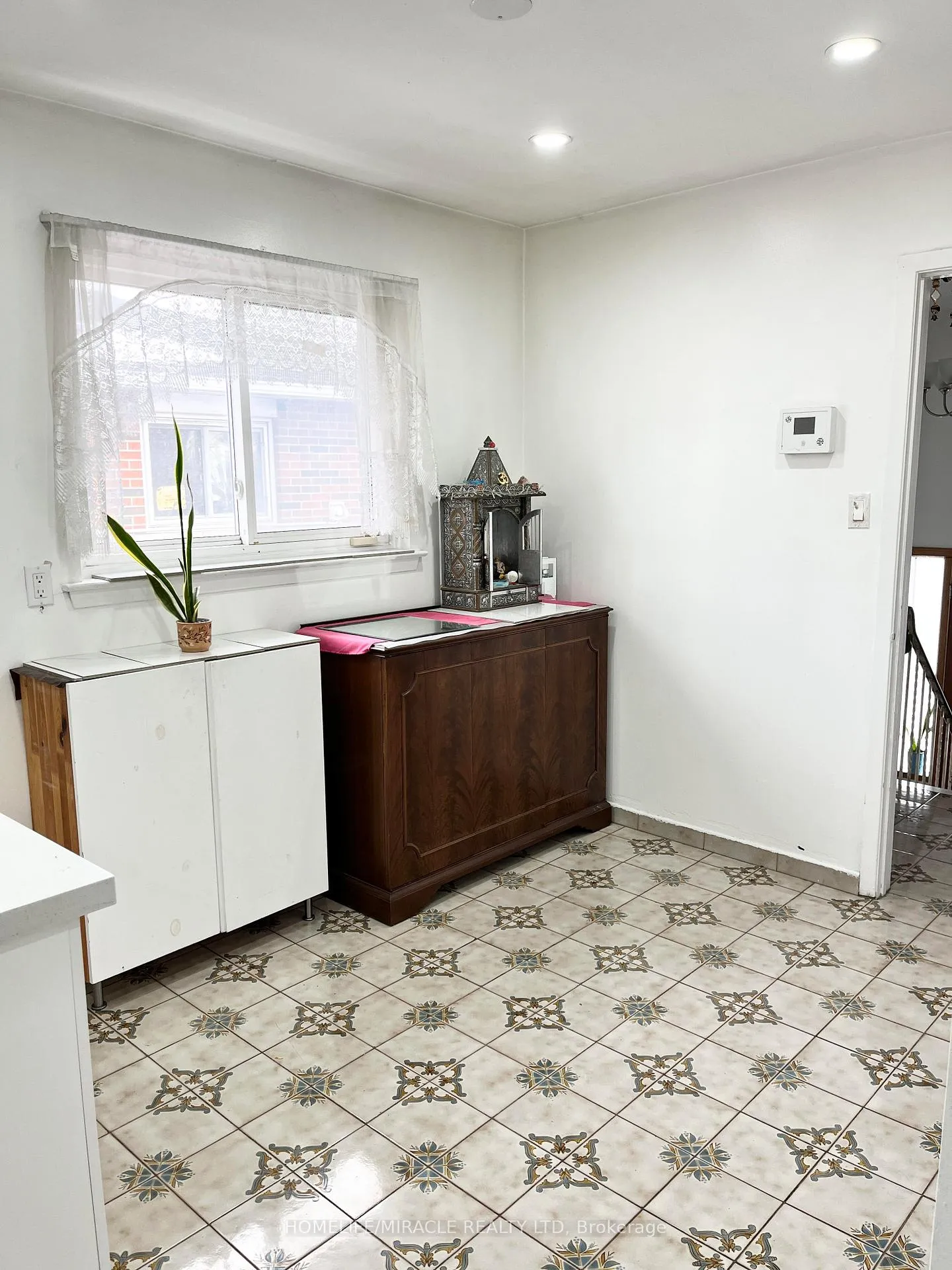 Photo 12 of 3323 Jolliffe Avenue, Mississauga, Malton — HOMEH