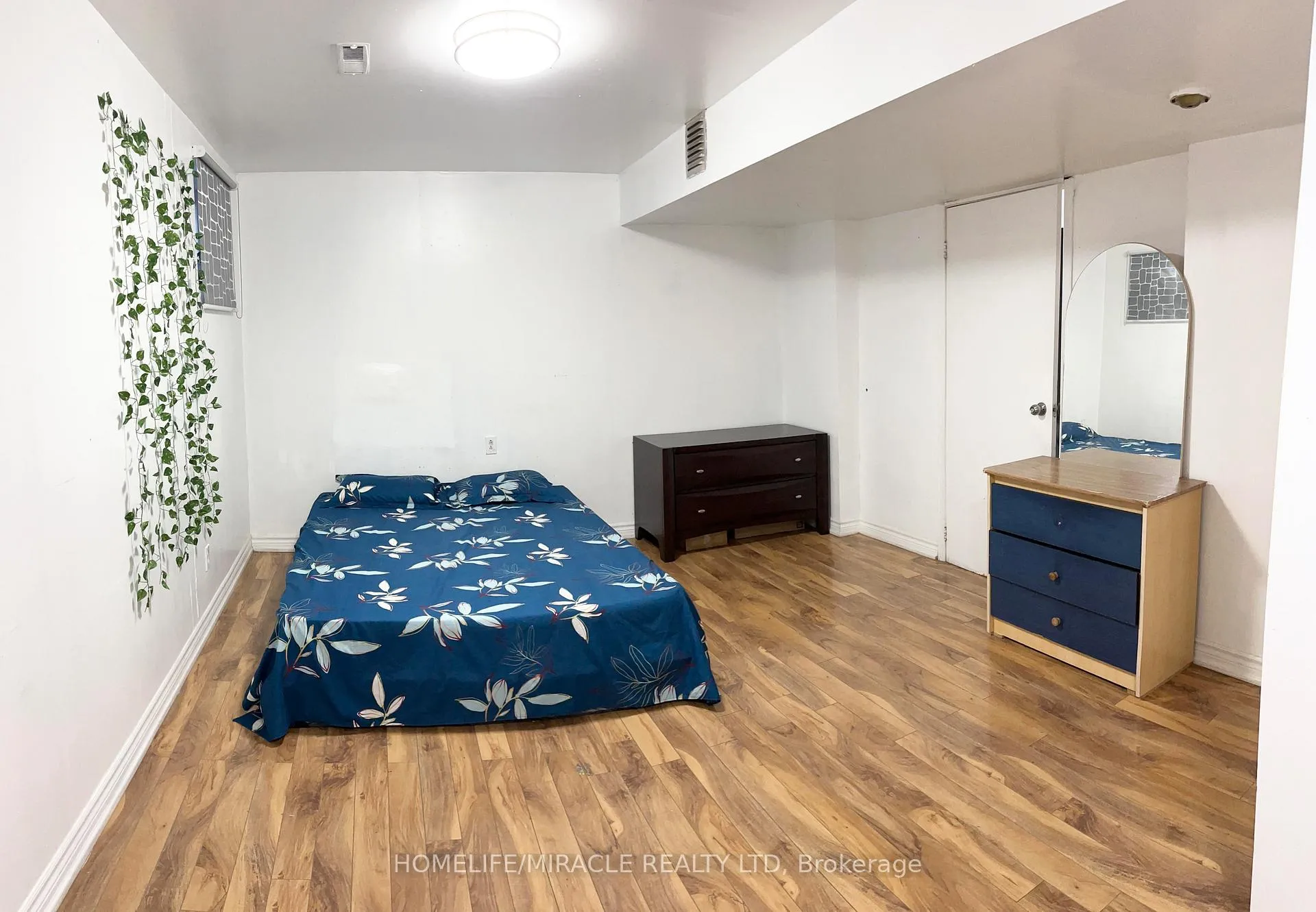 Photo 17 of 3323 Jolliffe Avenue, Mississauga, Malton — HOMEH