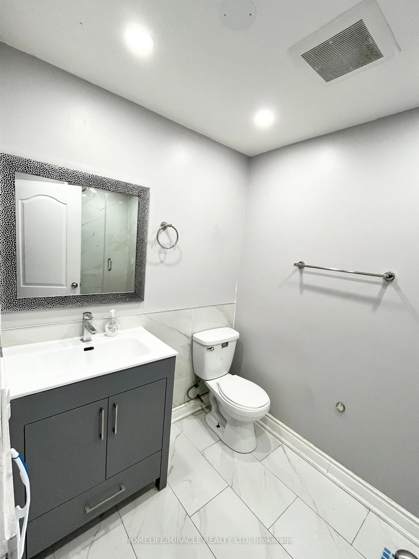 Photo 18 of 3323 Jolliffe Avenue, Mississauga, Malton — HOMEH