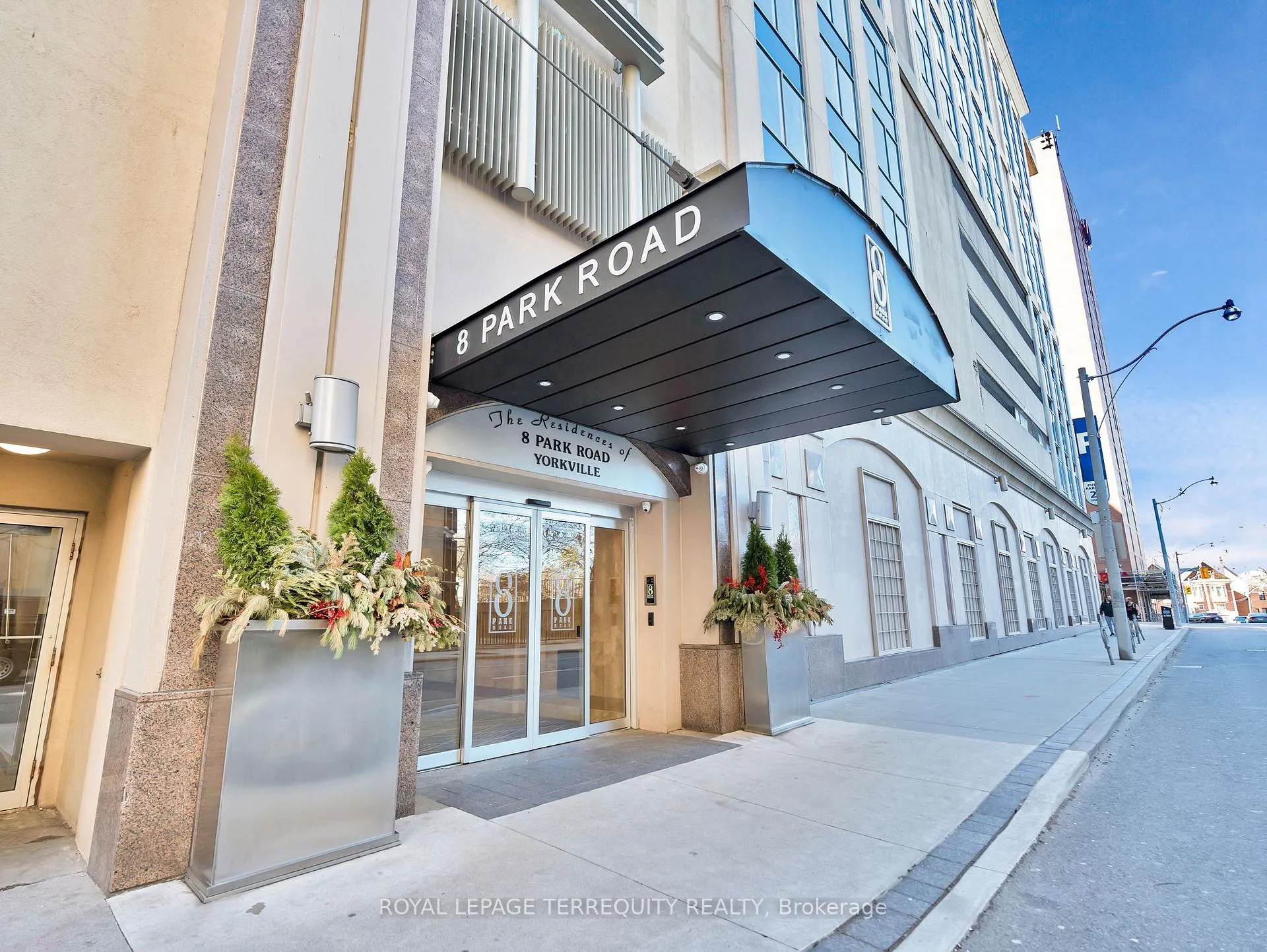 Photo 3 of Unit 1601, 8 Park Road, Toronto, Rosedale-Moore Park — HOMEH