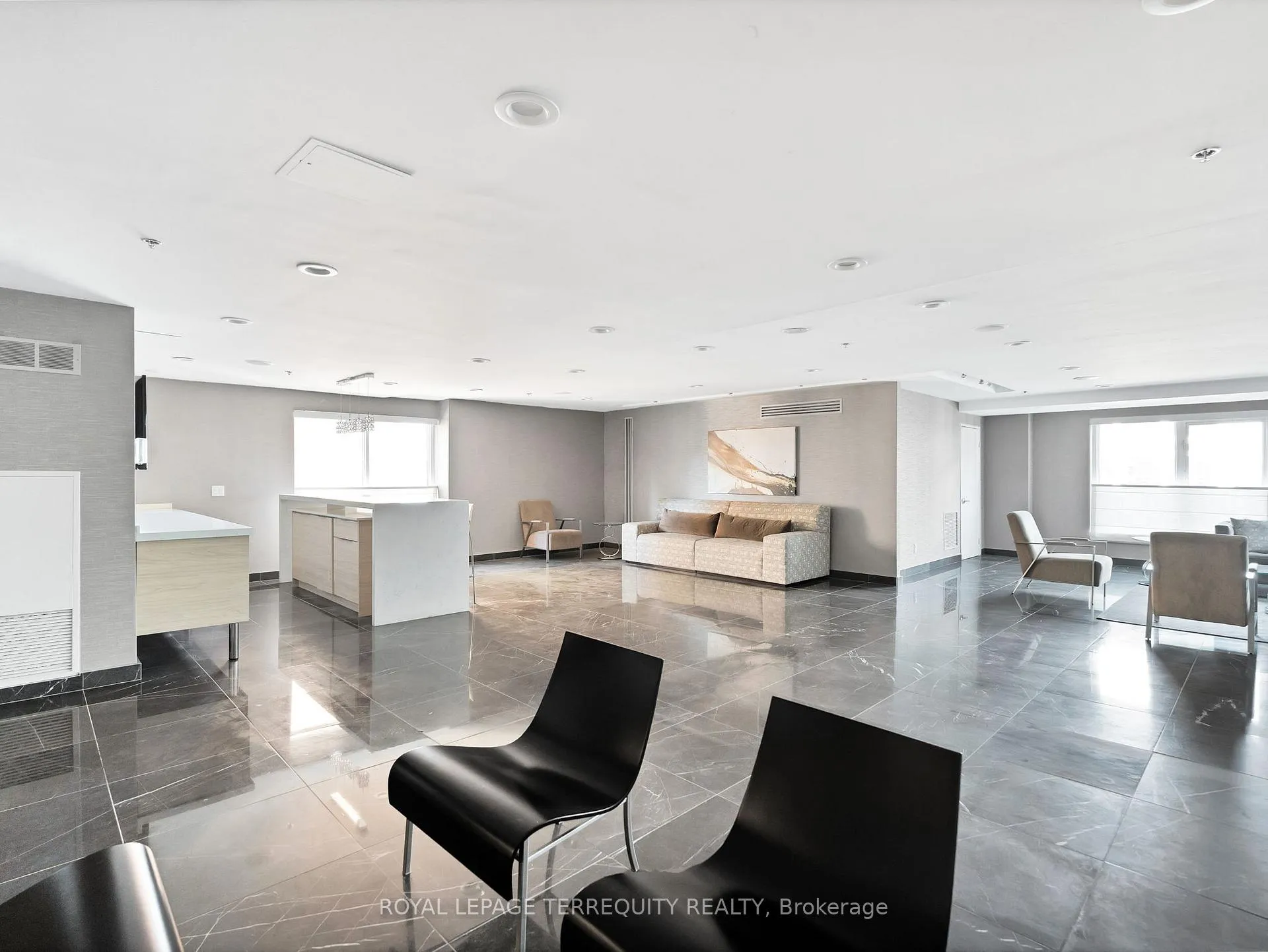 Photo 5 of Unit 1601, 8 Park Road, Toronto, Rosedale-Moore Park — HOMEH