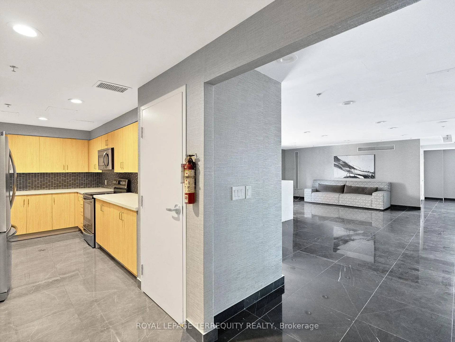 Photo 7 of Unit 1601, 8 Park Road, Toronto, Rosedale-Moore Park — HOMEH