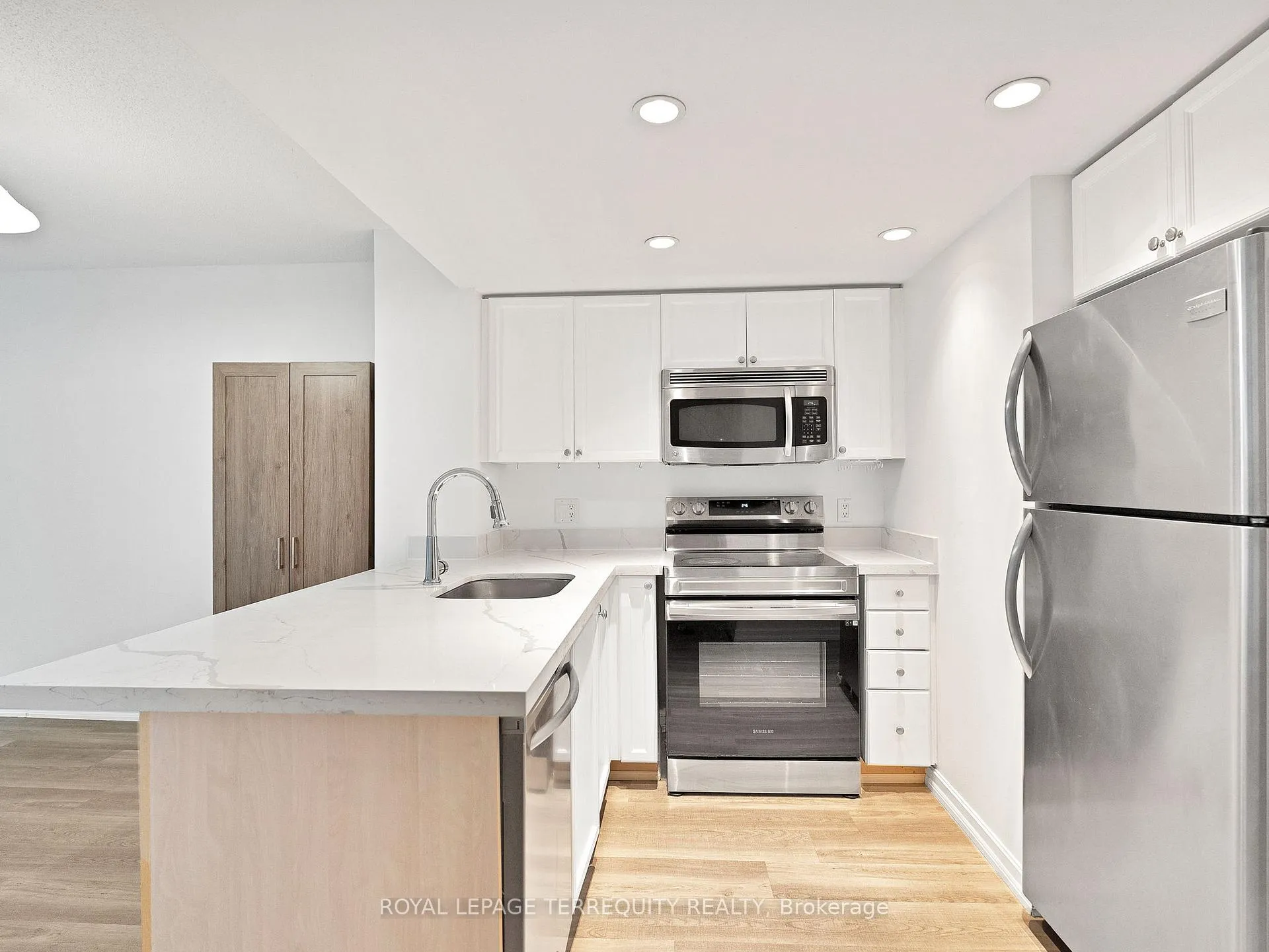 Photo 17 of Unit 1601, 8 Park Road, Toronto, Rosedale-Moore Park — HOMEH
