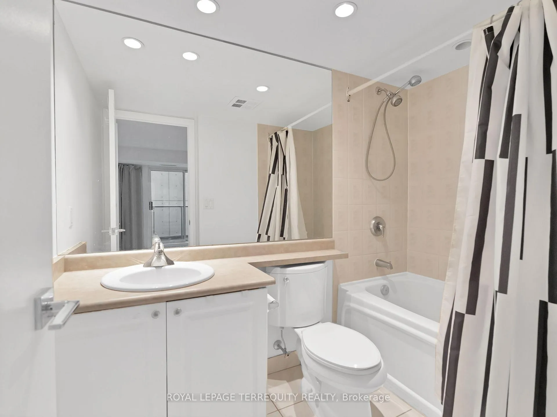 Photo 23 of Unit 1601, 8 Park Road, Toronto, Rosedale-Moore Park — HOMEH