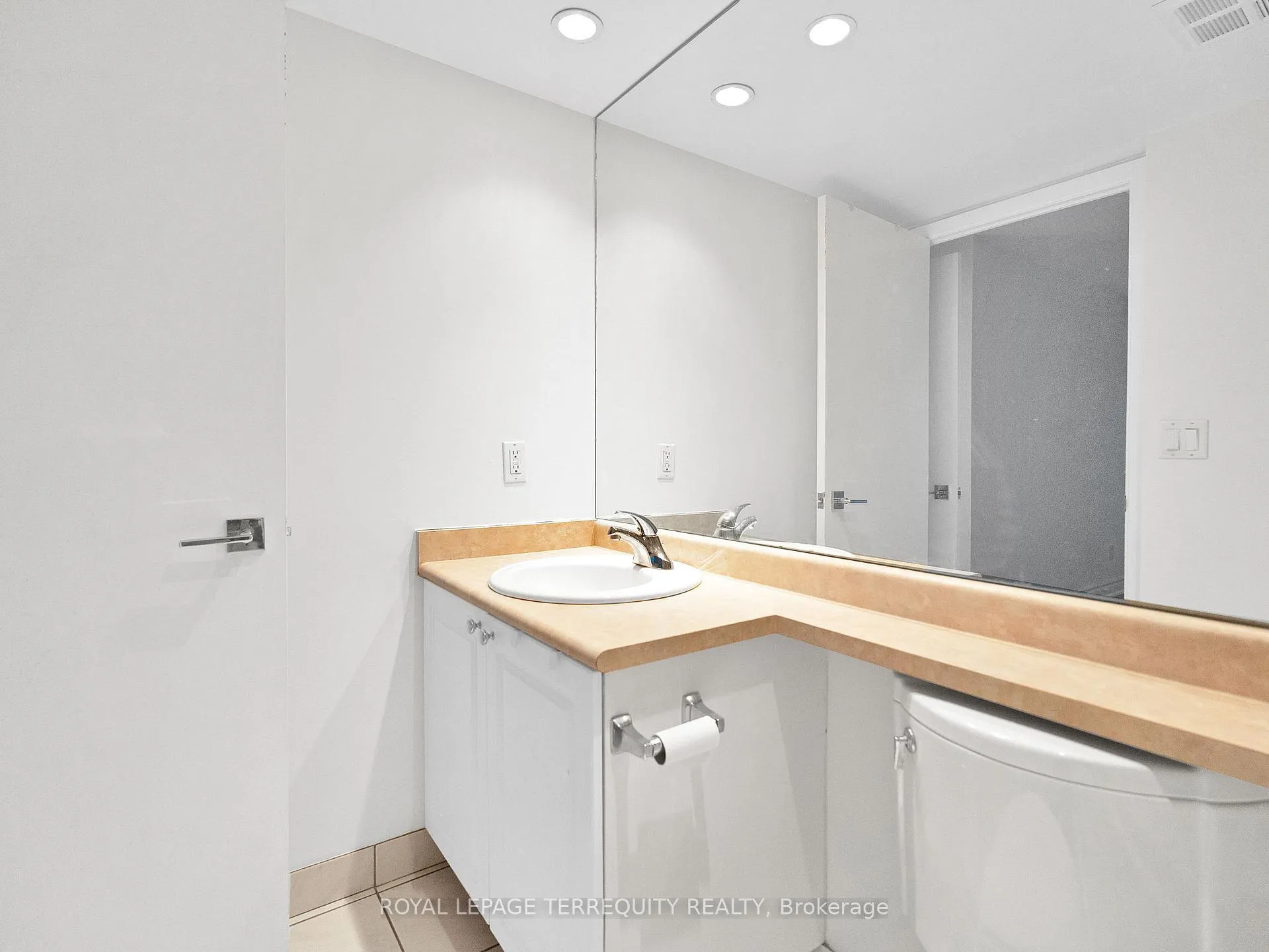 Photo 30 of Unit 1601, 8 Park Road, Toronto, Rosedale-Moore Park — HOMEH