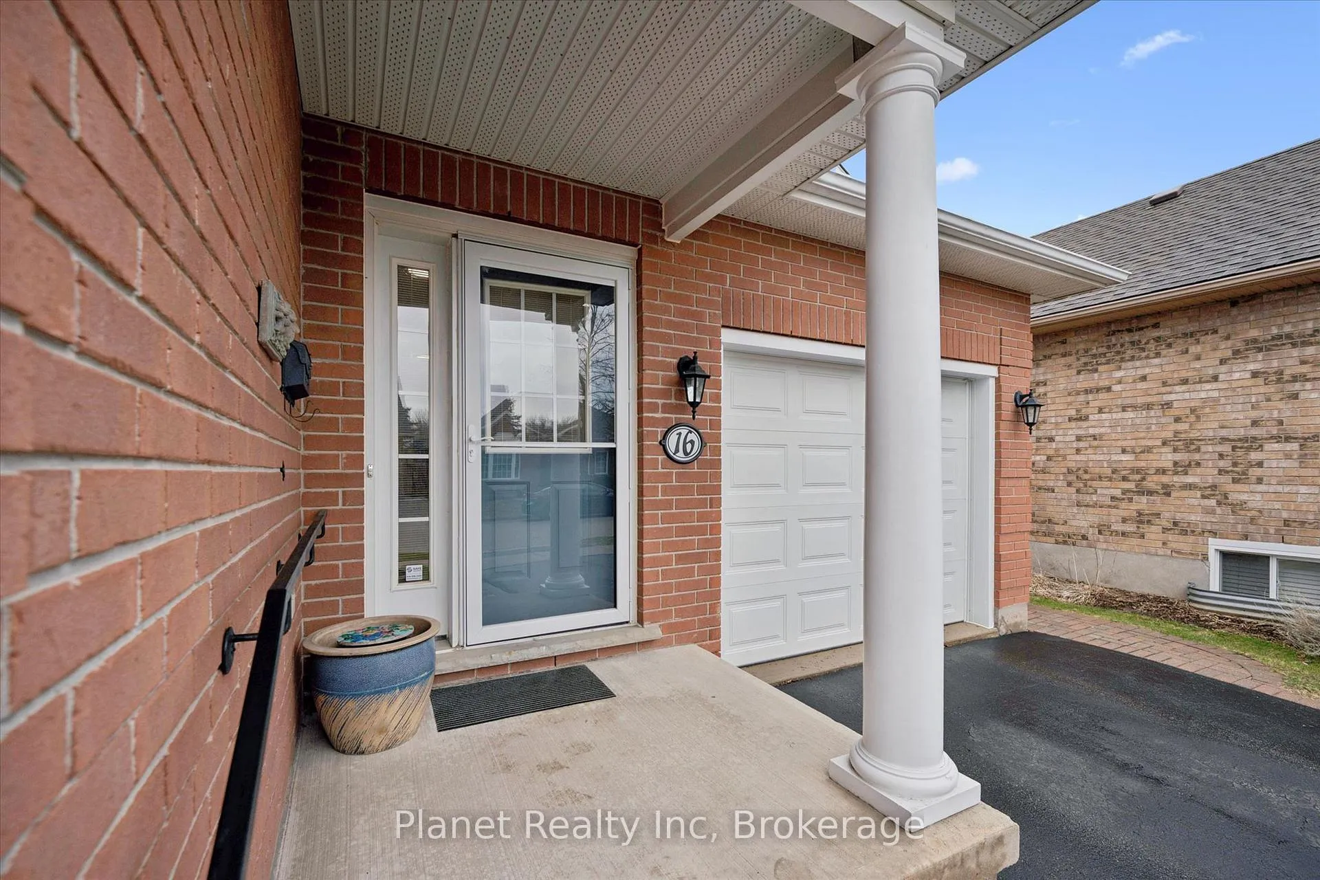 Photo 2 of 16 Winterberry Lane, Guelph, Village By The Arboretum — HOMEH
