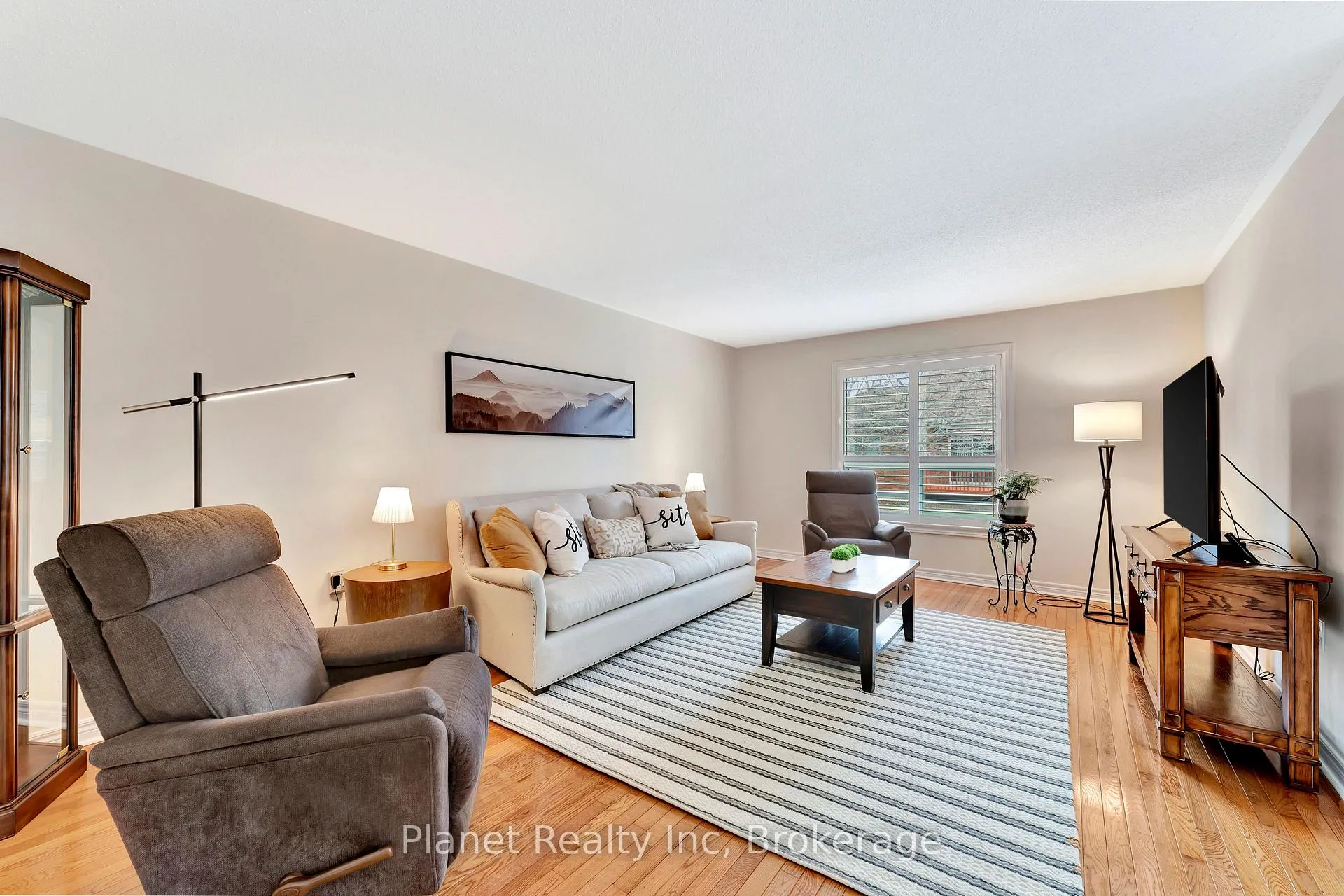 Photo 5 of 16 Winterberry Lane, Guelph, Village By The Arboretum — HOMEH