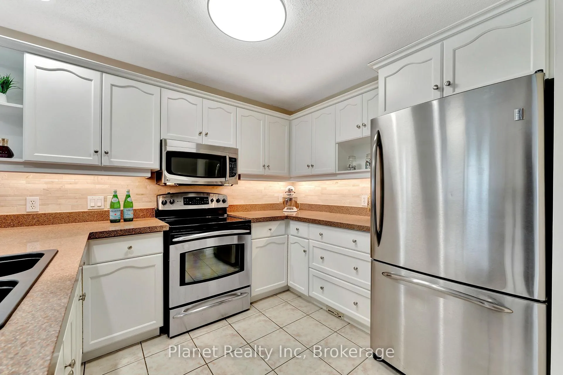 Photo 6 of 16 Winterberry Lane, Guelph, Village By The Arboretum — HOMEH