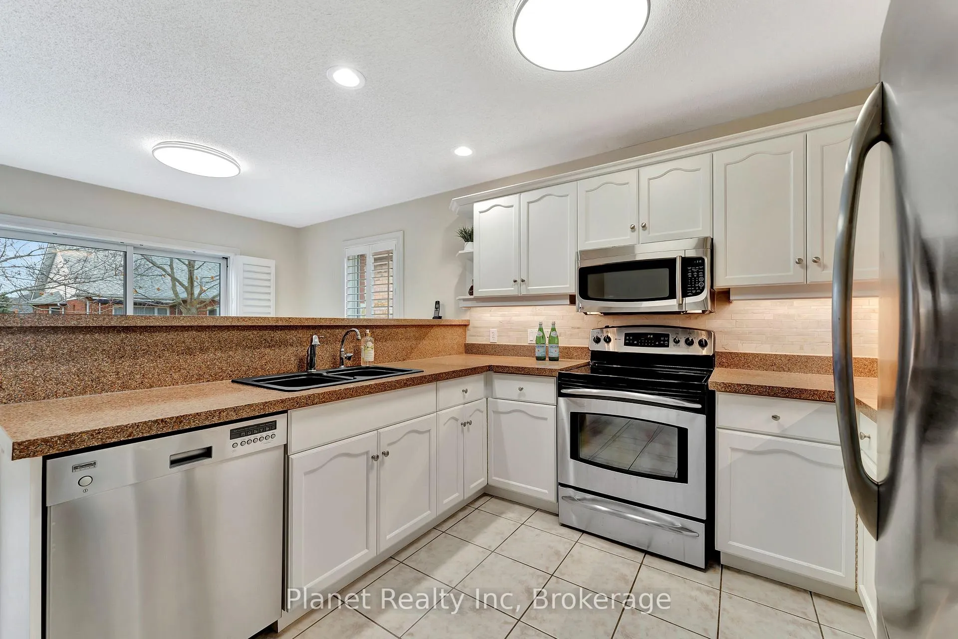 Photo 9 of 16 Winterberry Lane, Guelph, Village By The Arboretum — HOMEH