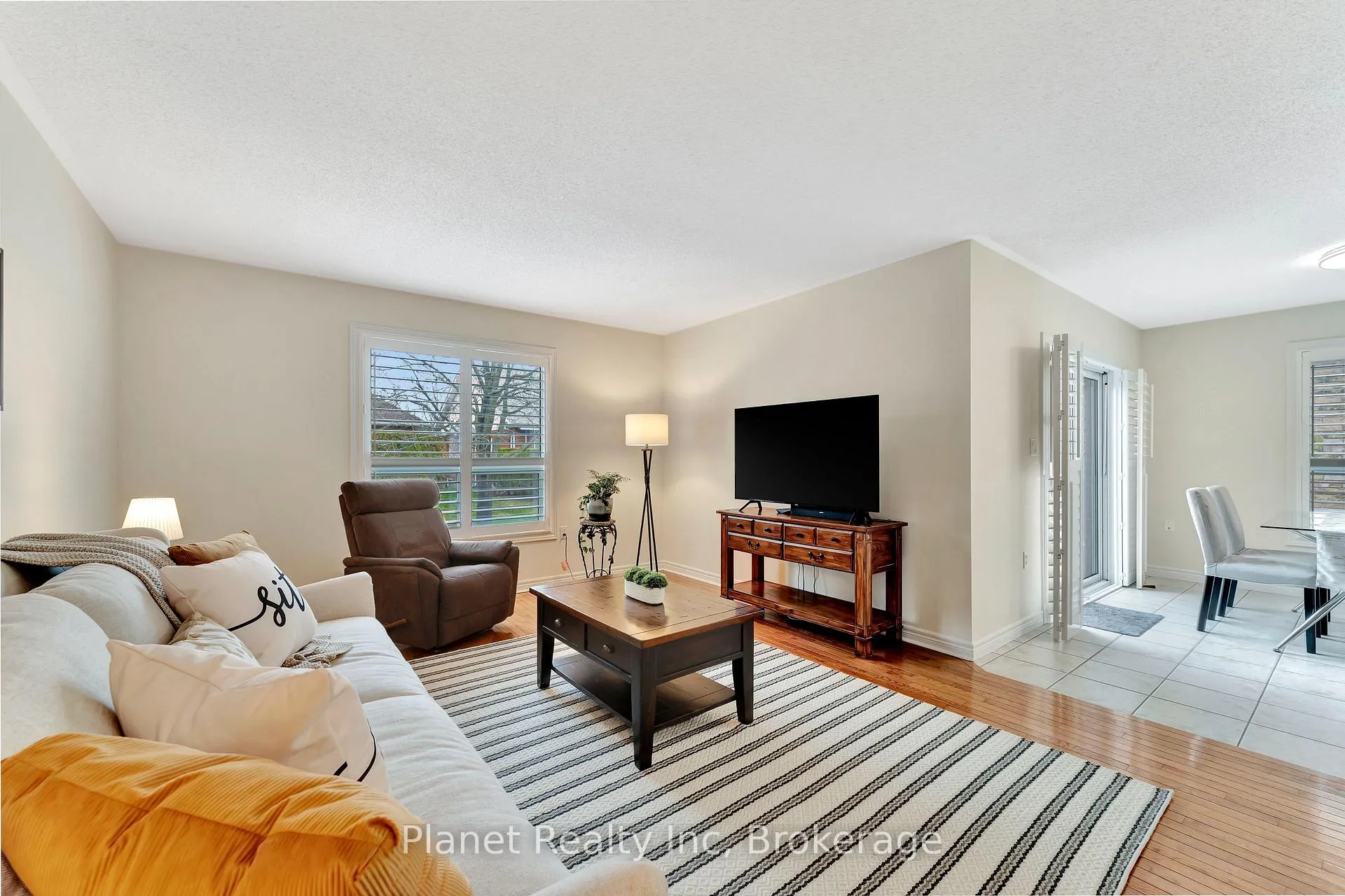 Photo 12 of 16 Winterberry Lane, Guelph, Village By The Arboretum — HOMEH