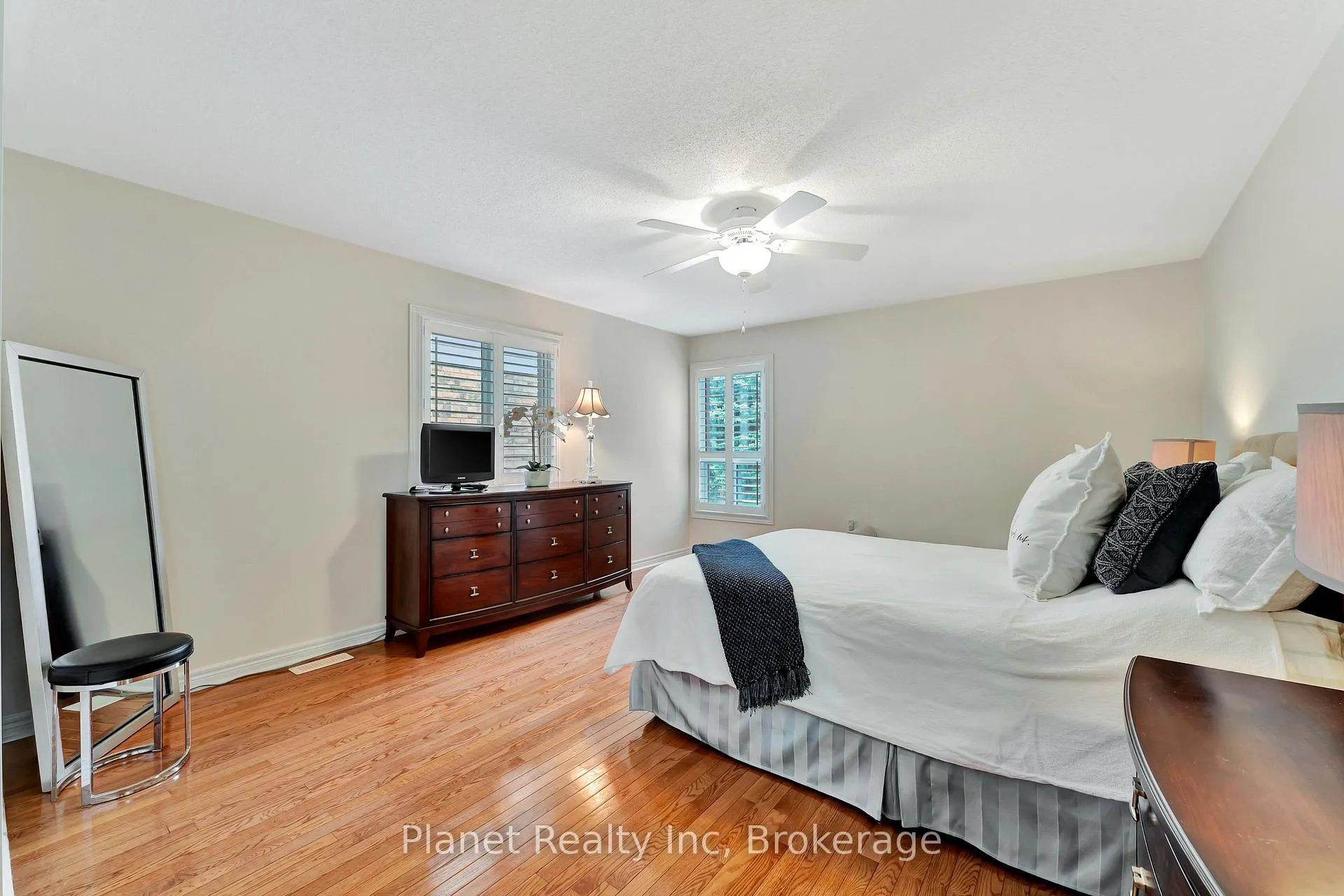 Photo 15 of 16 Winterberry Lane, Guelph, Village By The Arboretum — HOMEH