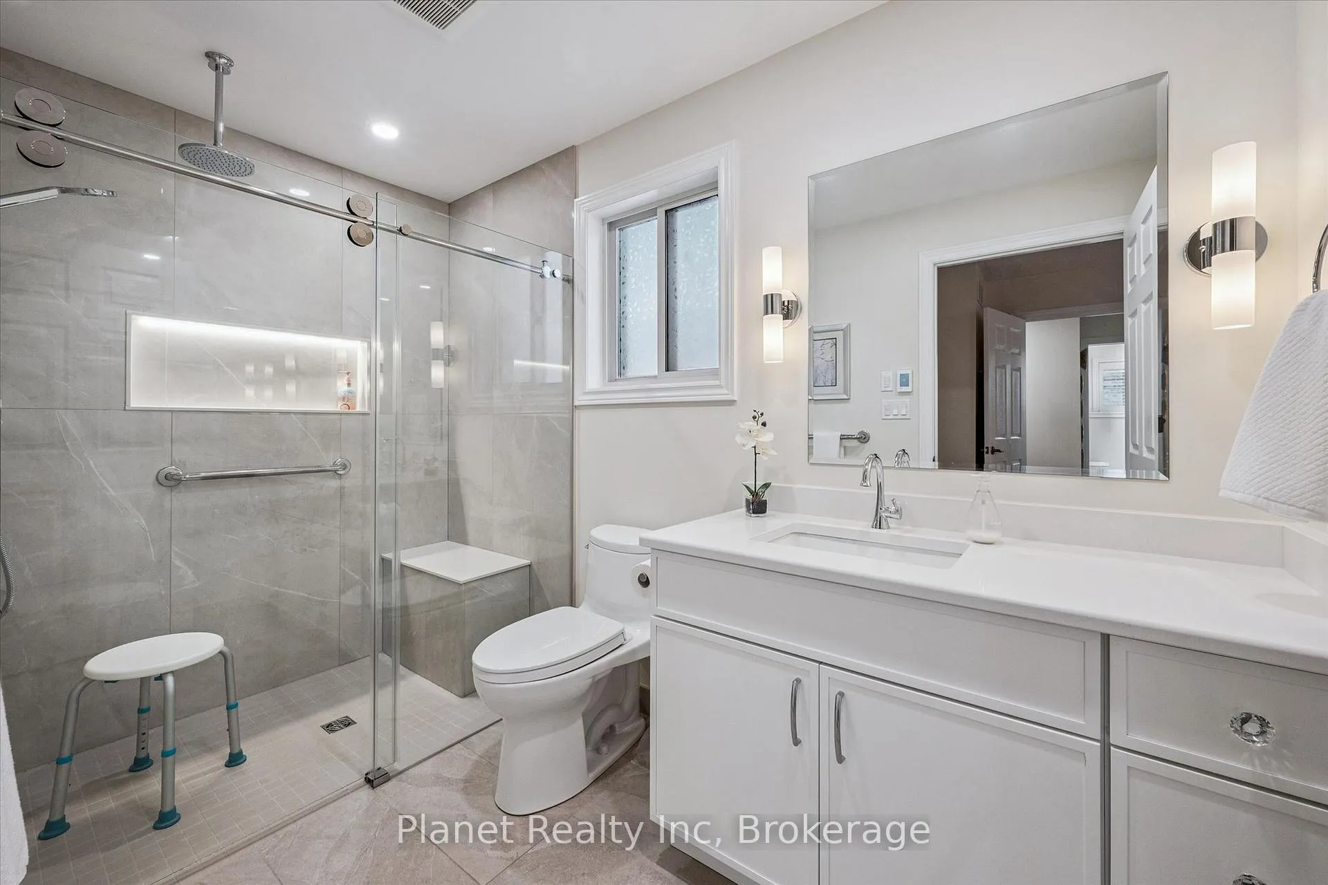 Photo 17 of 16 Winterberry Lane, Guelph, Village By The Arboretum — HOMEH