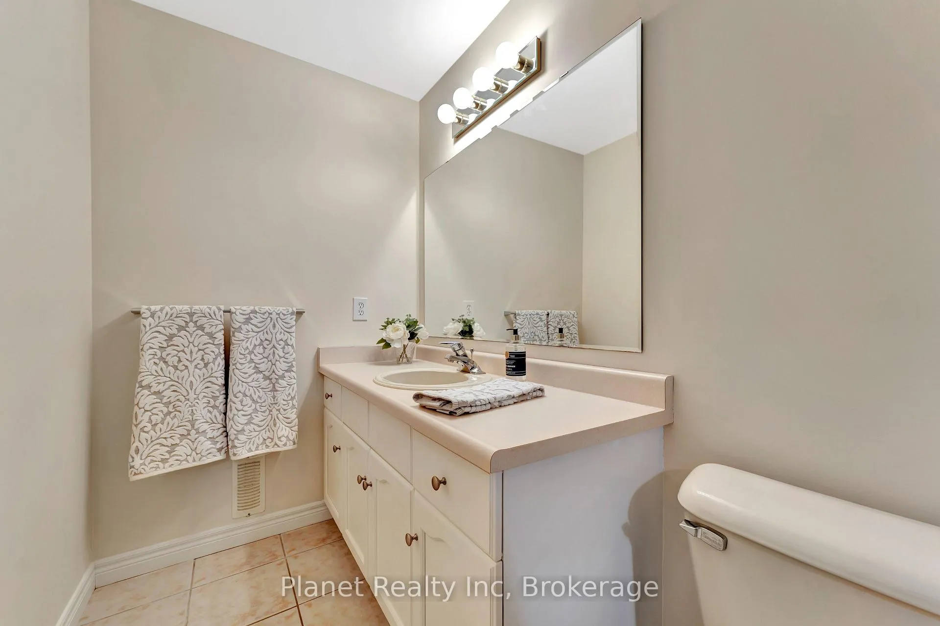 Photo 25 of 16 Winterberry Lane, Guelph, Village By The Arboretum — HOMEH