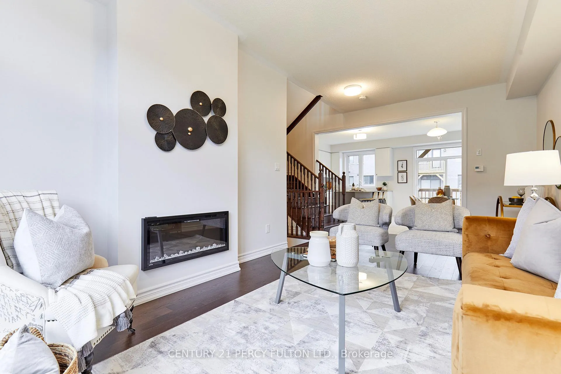 Photo 4 of 15 Douet Lane, Ajax, South East — HOMEH