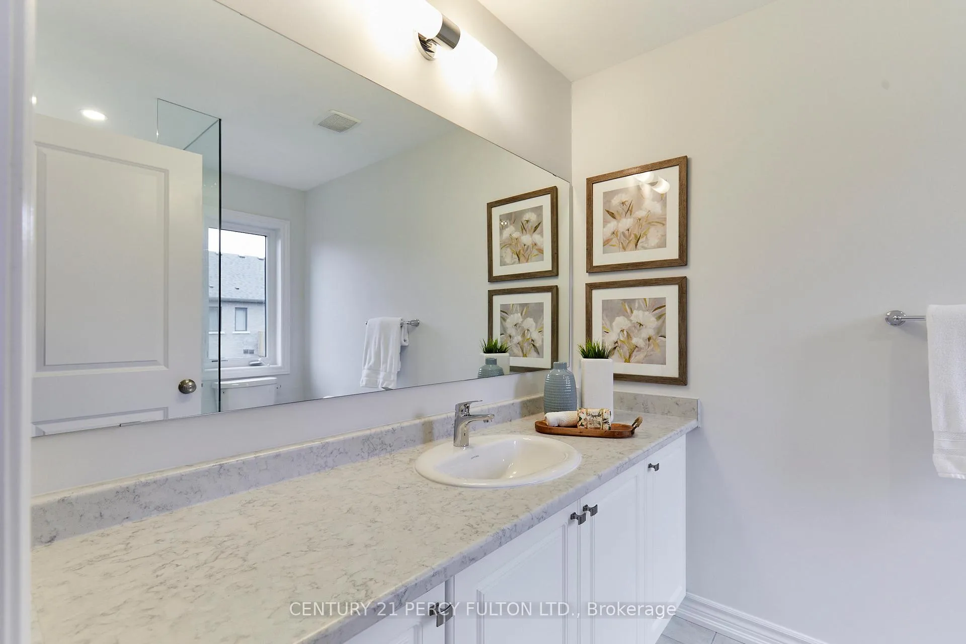 Photo 25 of 15 Douet Lane, Ajax, South East — HOMEH