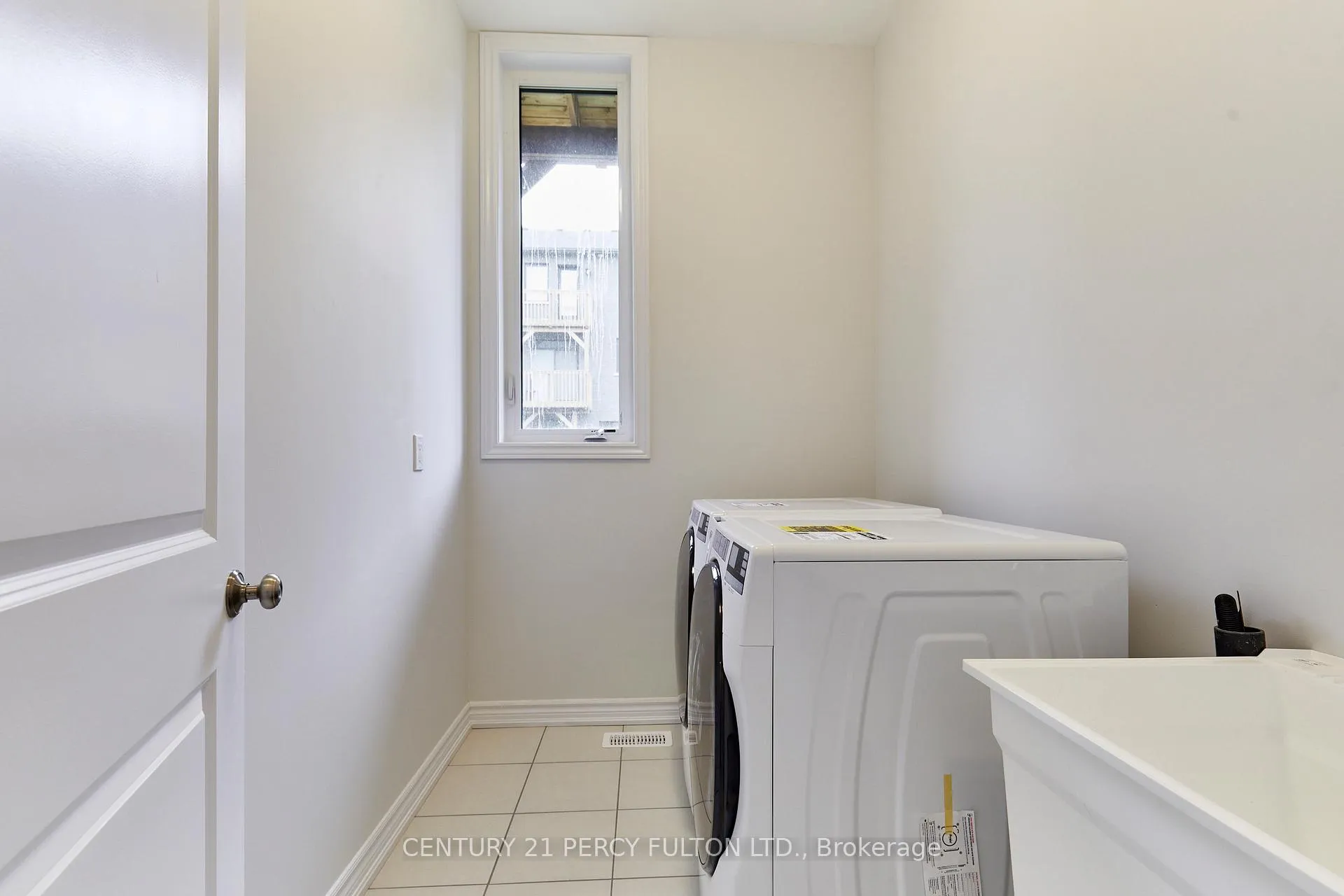 Photo 35 of 15 Douet Lane, Ajax, South East — HOMEH