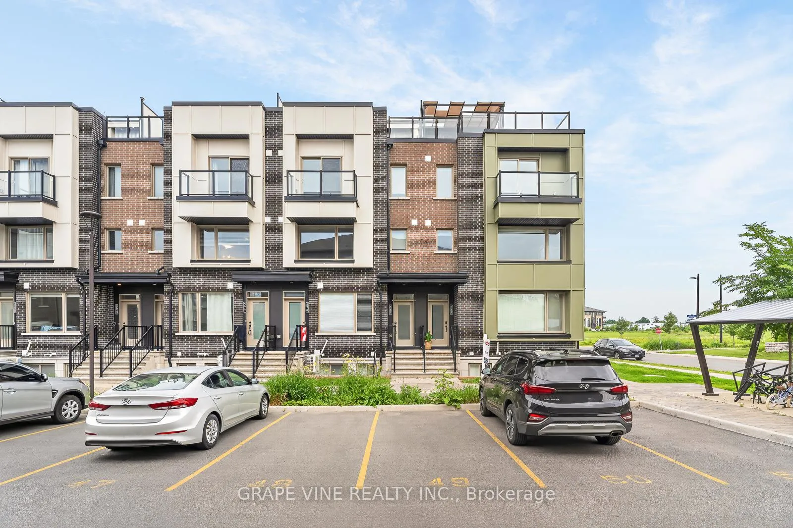 Front of Unit 216, 581 Takamose Private