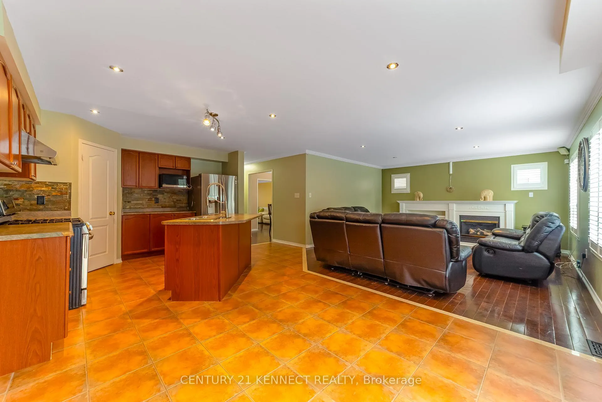 Photo 17 of 1566 Aldergrove Drive, Oshawa, Taunton — HOMEH