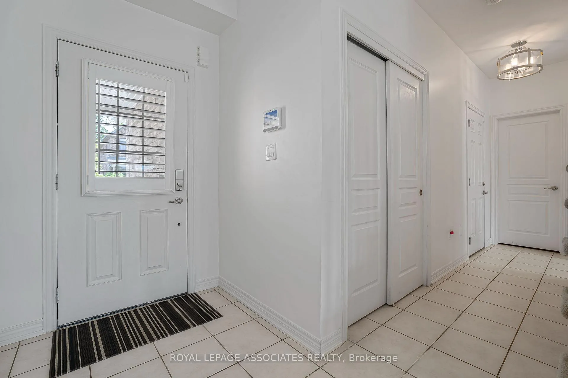 Photo 5 of 6117 Eaglewood Drive, Niagara Falls, Oldfield — HOMEH