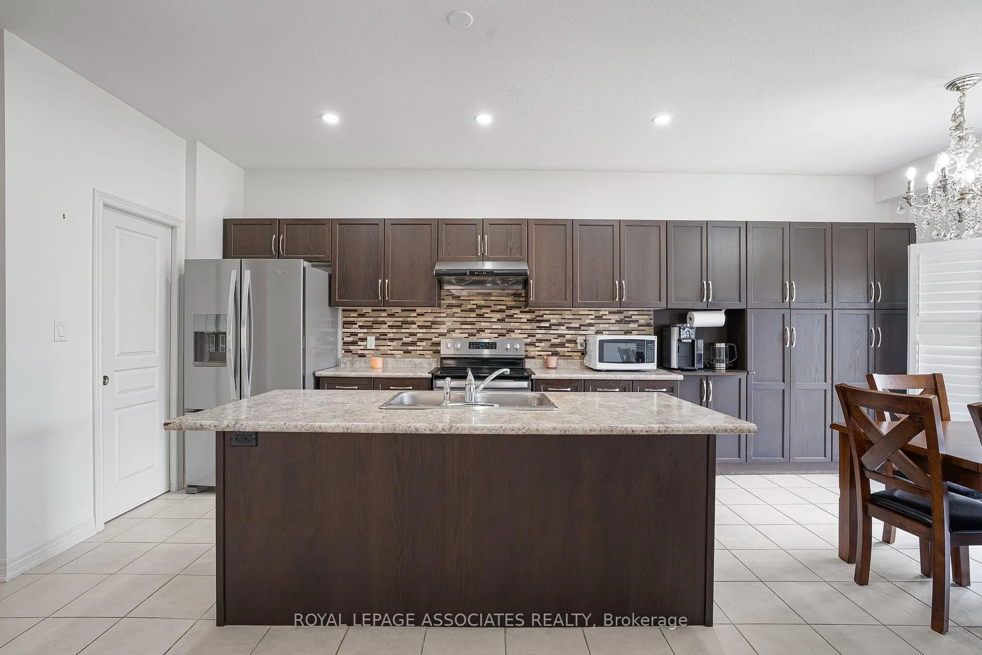 Photo 10 of 6117 Eaglewood Drive, Niagara Falls, Oldfield — HOMEH