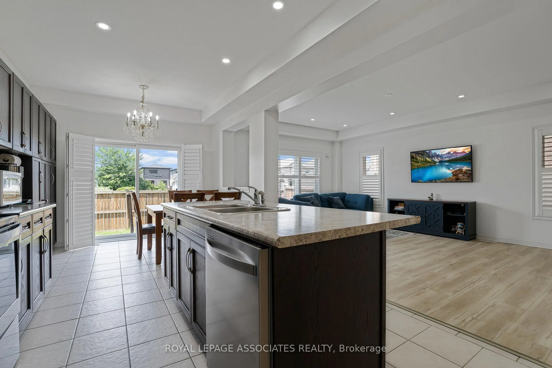 Photo 12 of 6117 Eaglewood Drive, Niagara Falls, Oldfield — HOMEH