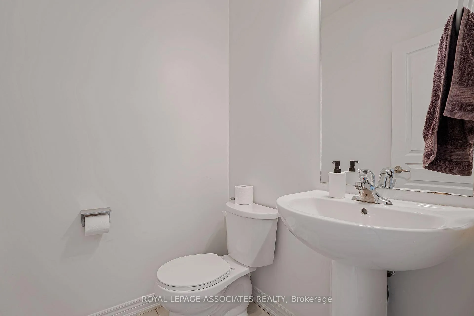 Photo 15 of 6117 Eaglewood Drive, Niagara Falls, Oldfield — HOMEH